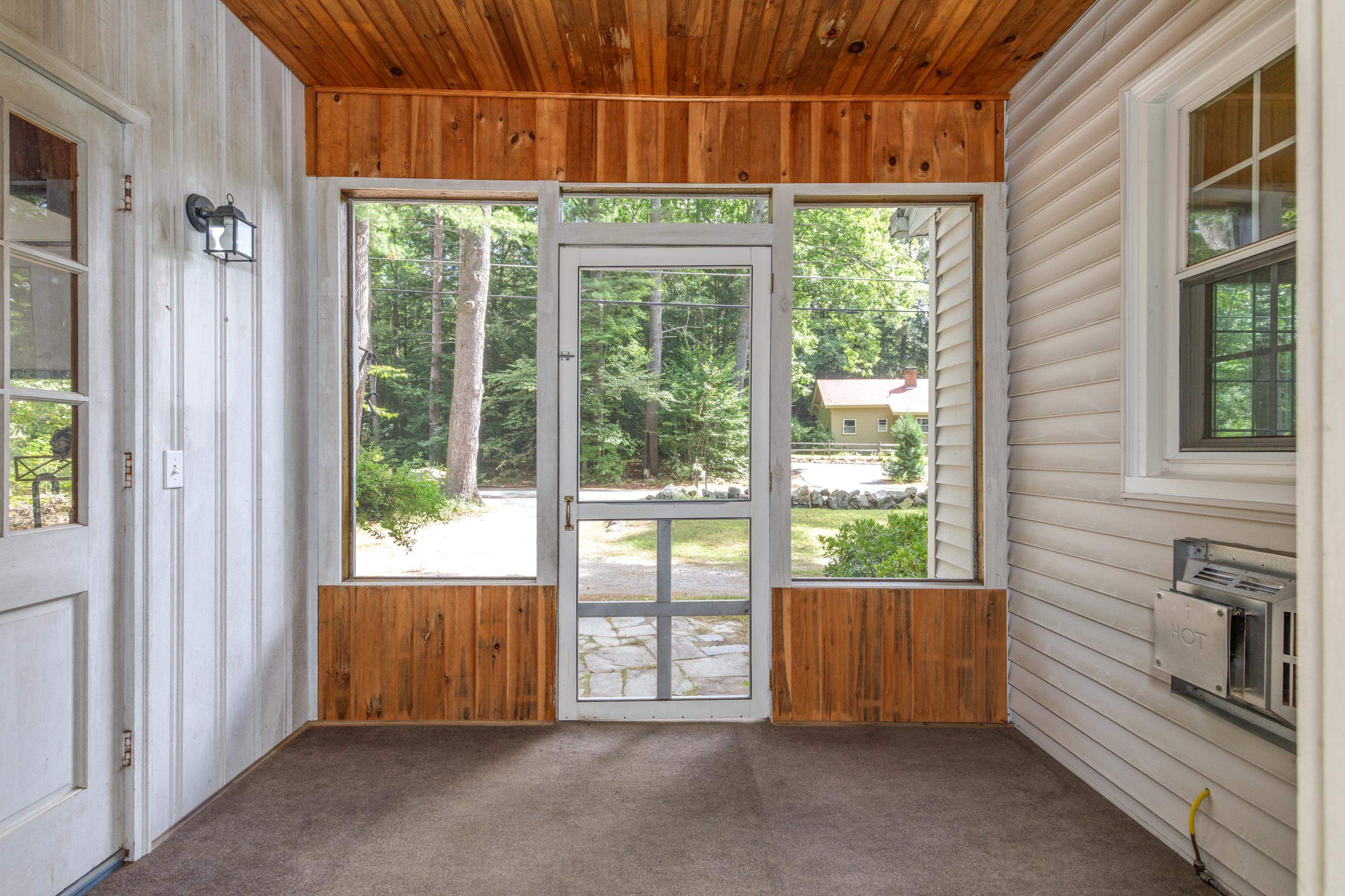 525 Briar Hill Road Property Photo 8