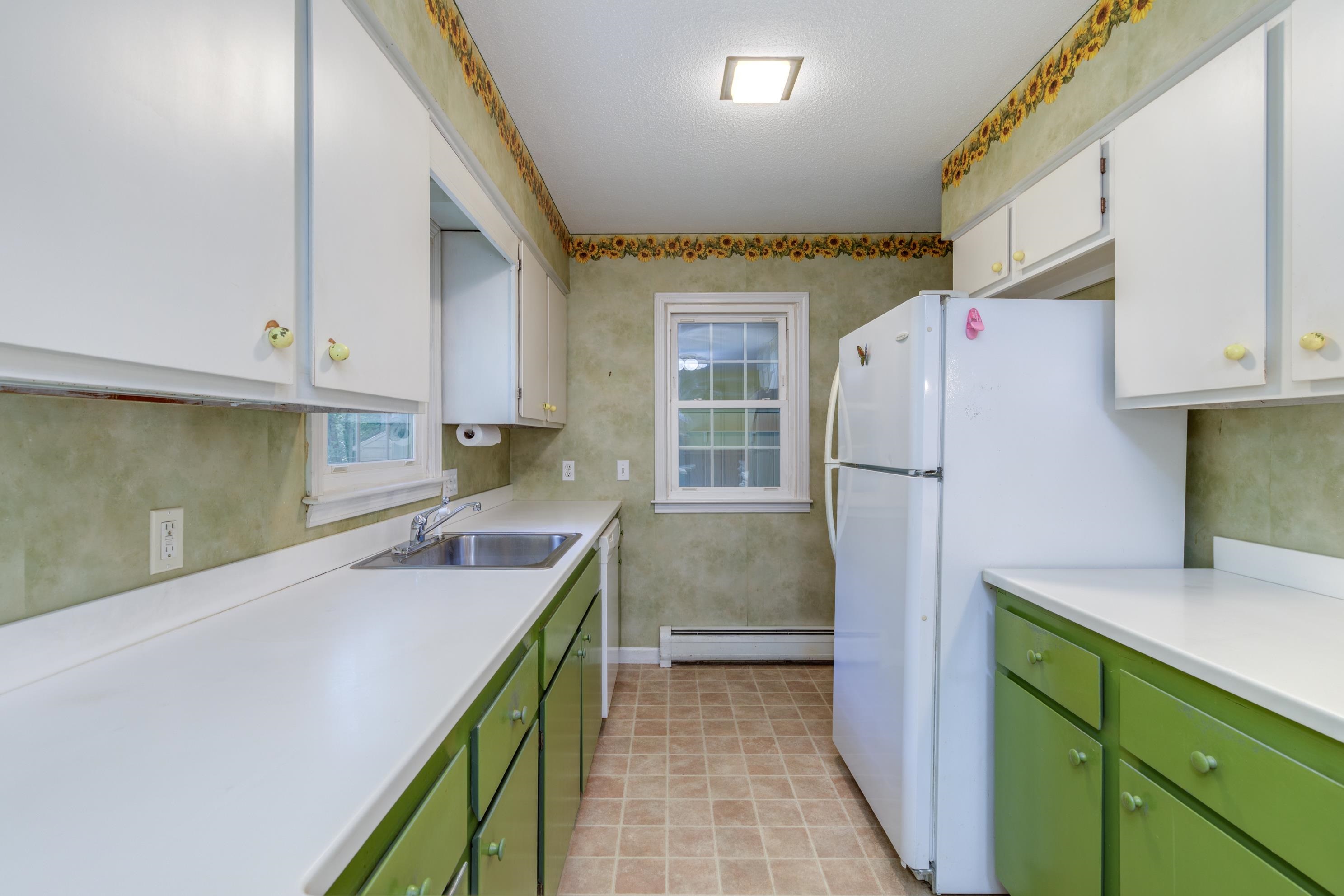 525 Briar Hill Road Property Photo 9