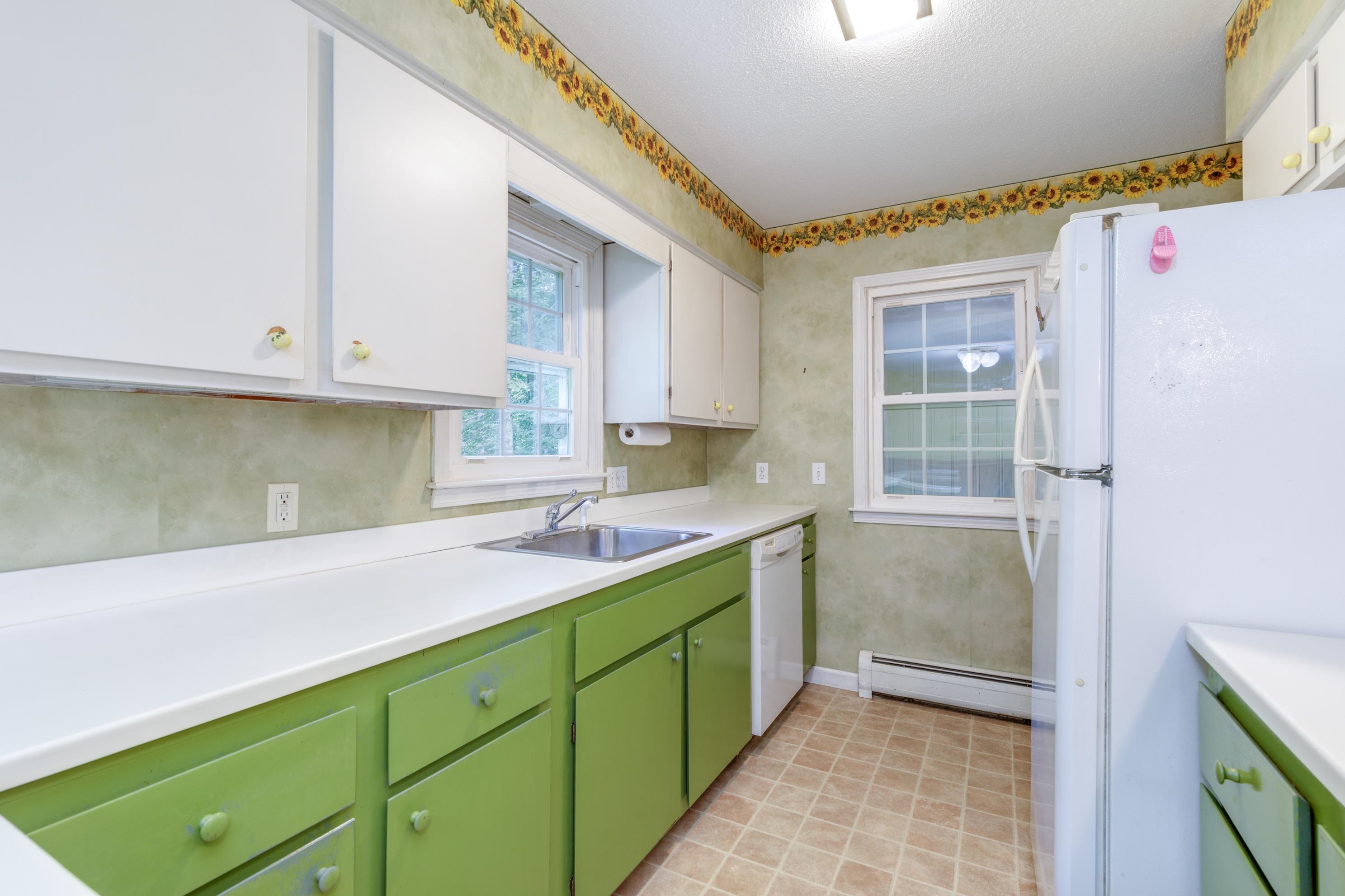 525 Briar Hill Road Property Photo 10