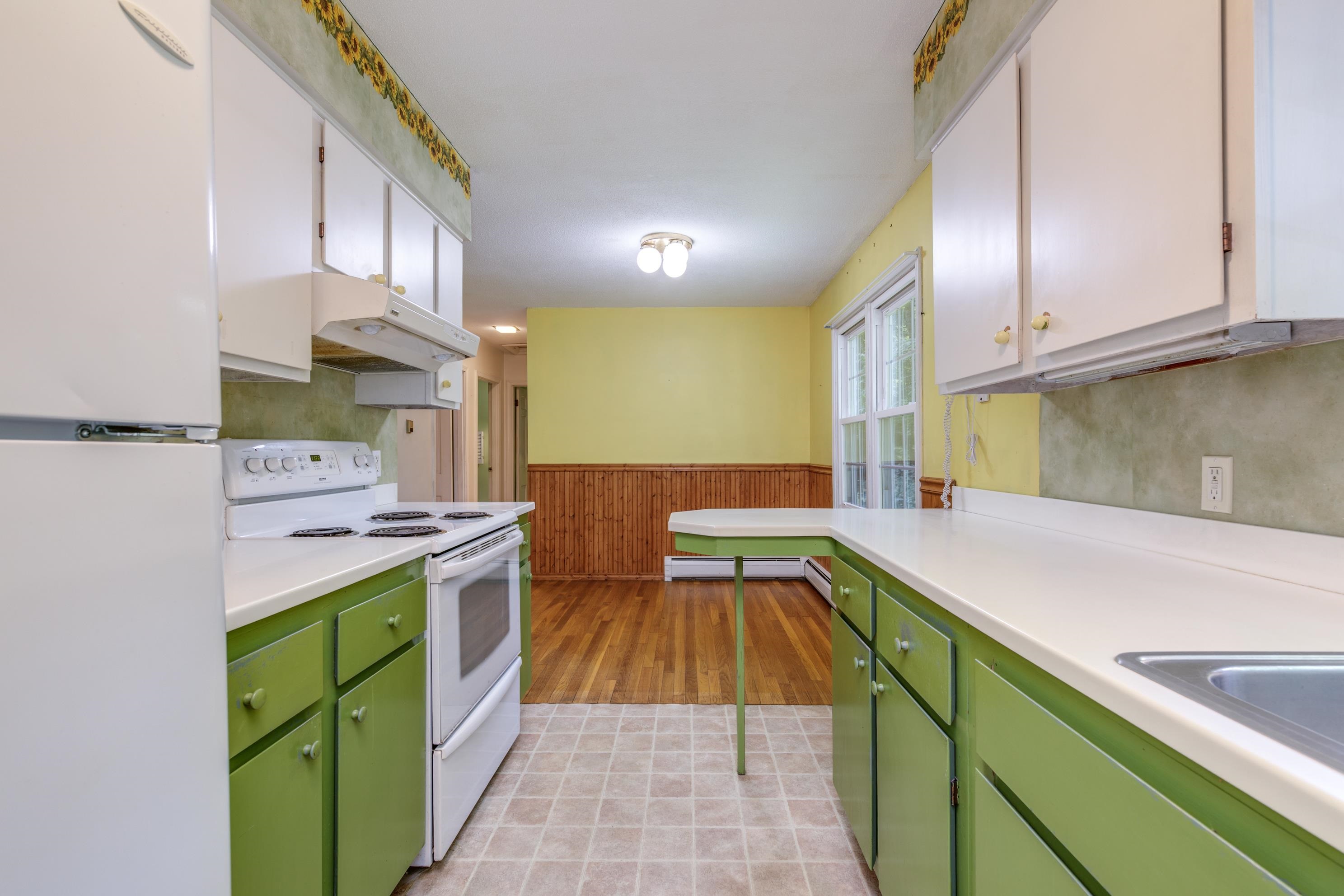 525 Briar Hill Road Property Photo 12