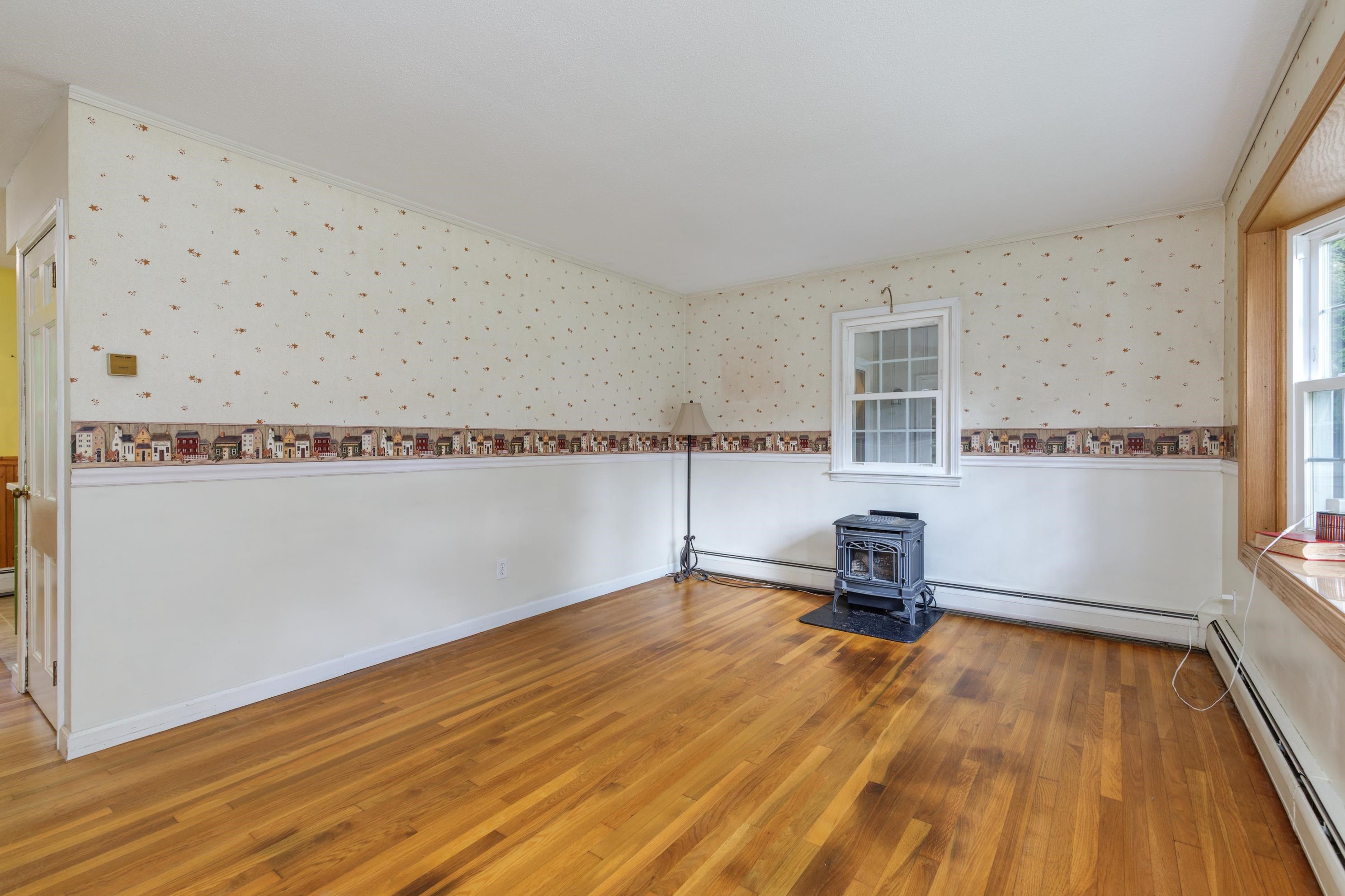 525 Briar Hill Road Property Photo 14