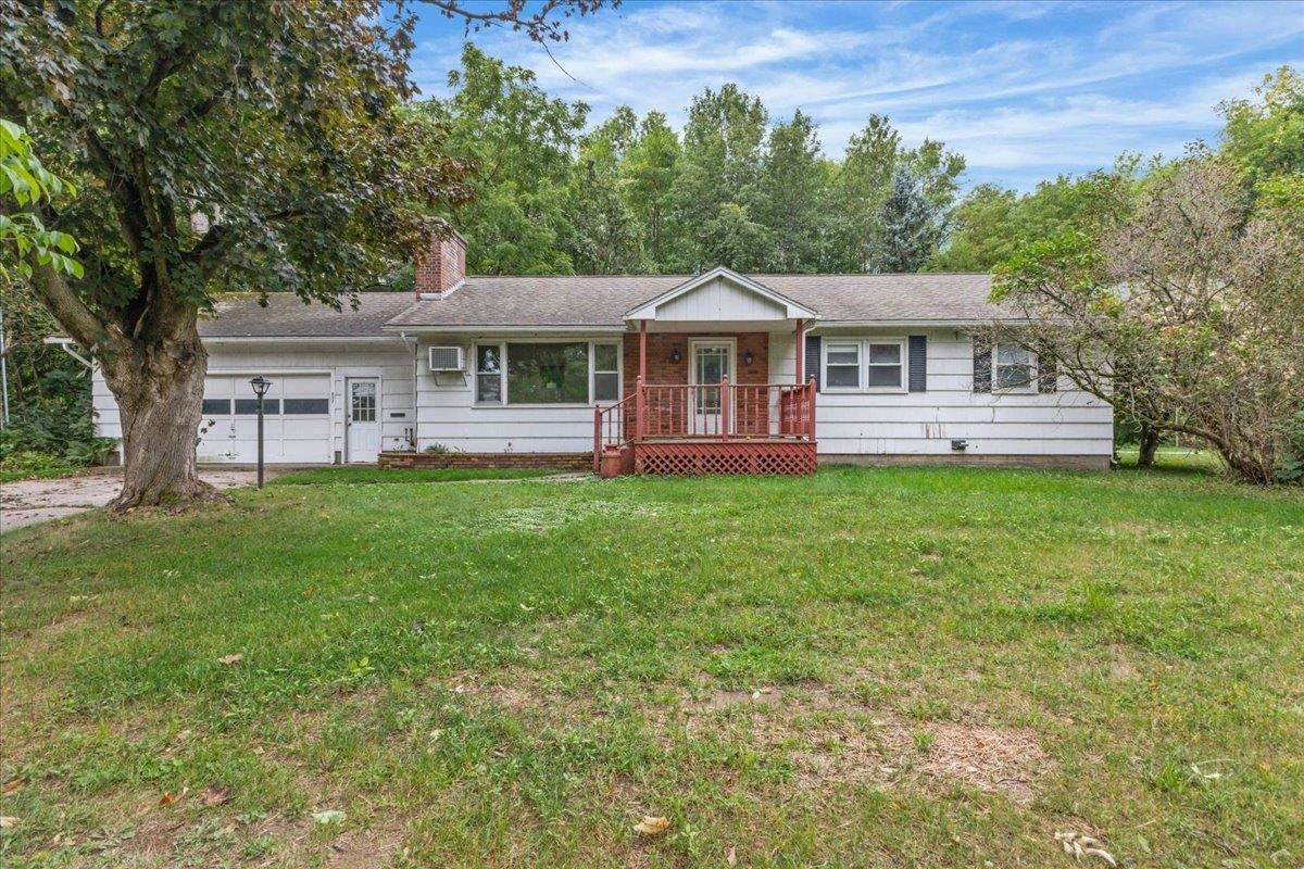 657 West Lakeshore Drive Property Photo 1