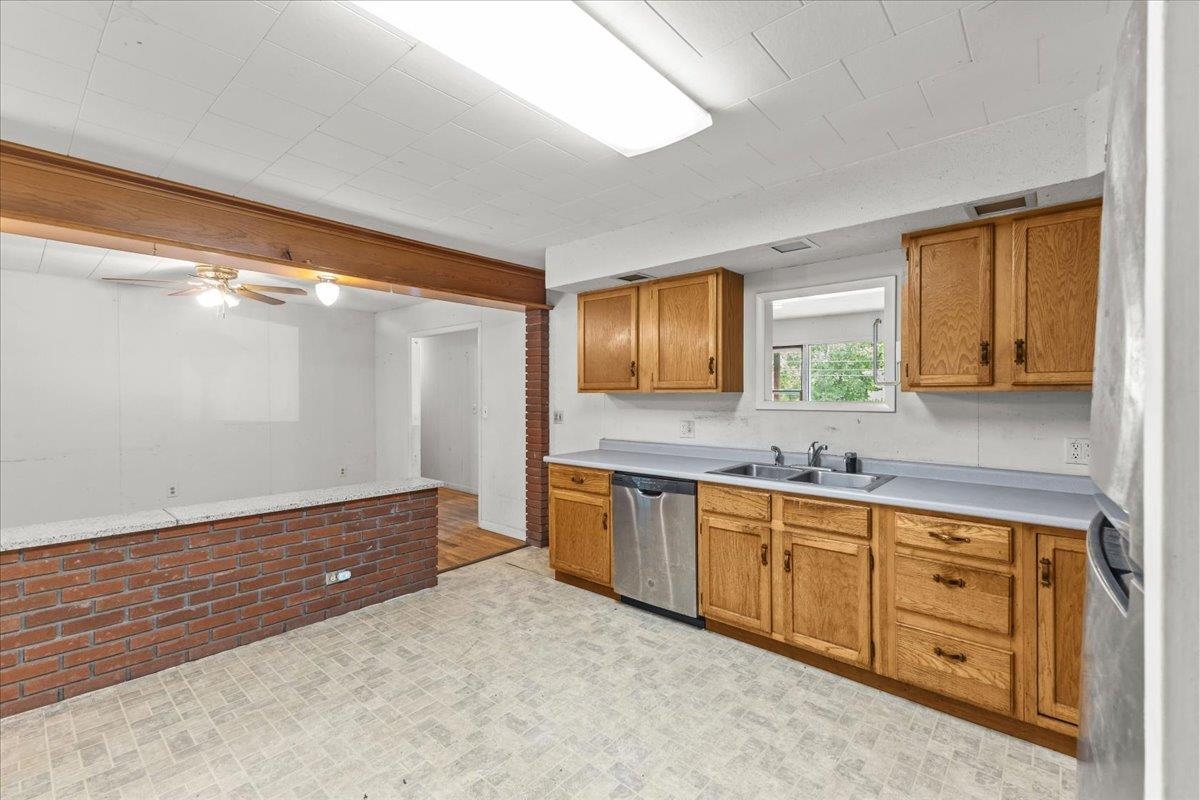 657 West Lakeshore Drive Property Photo 25
