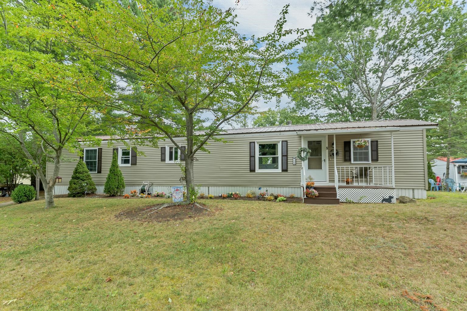 5 North Dewberry Lane Property Photo 1