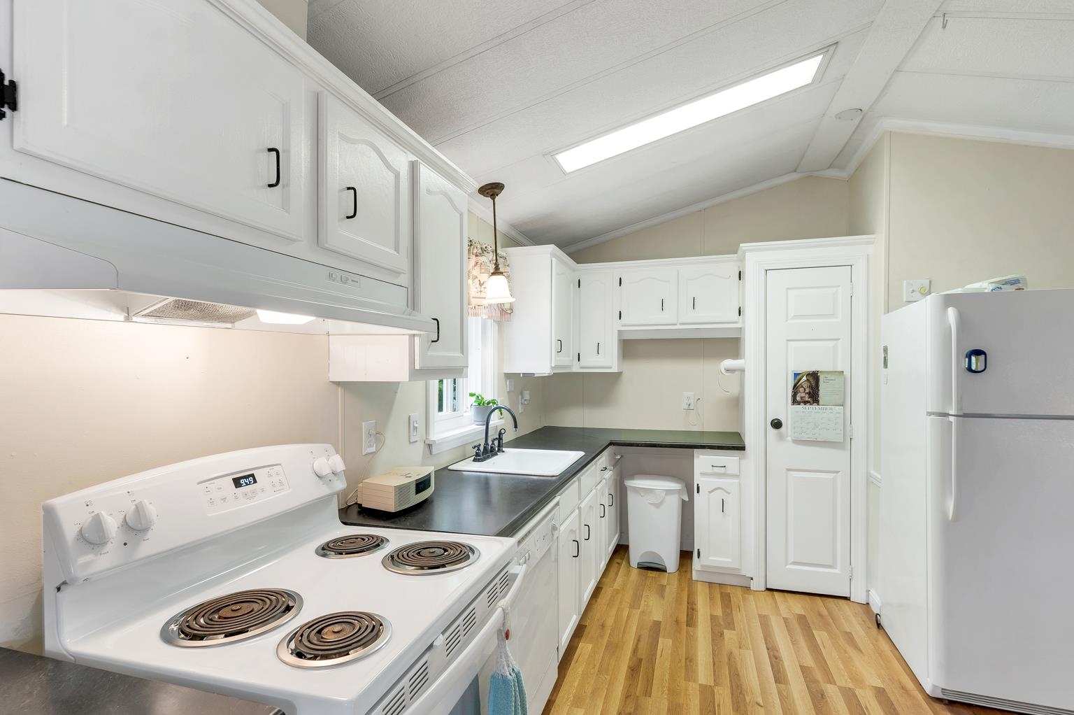 5 North Dewberry Lane Property Photo 3