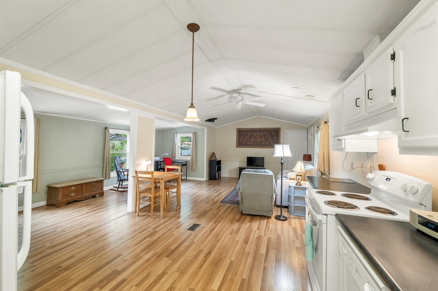 5 North Dewberry Lane Property Photo 6
