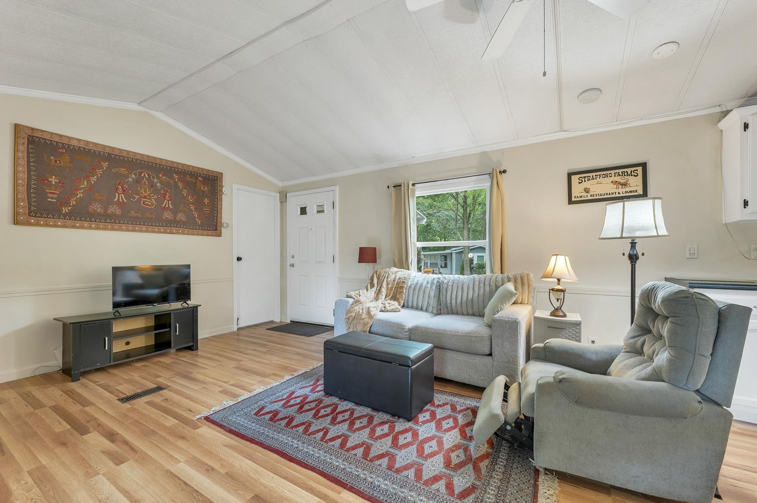 5 North Dewberry Lane Property Photo 8