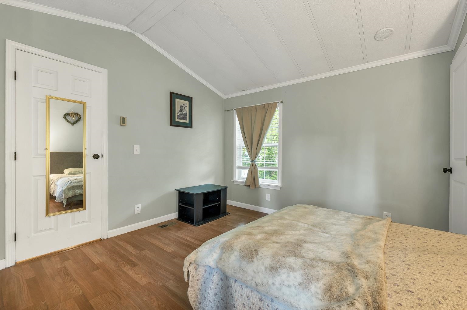 5 North Dewberry Lane Property Photo 13