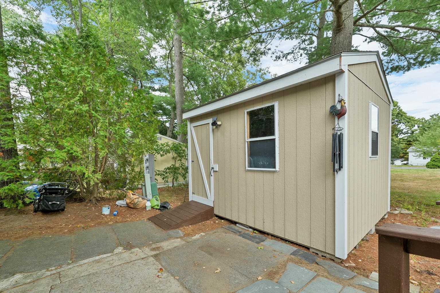 5 North Dewberry Lane Property Photo 22