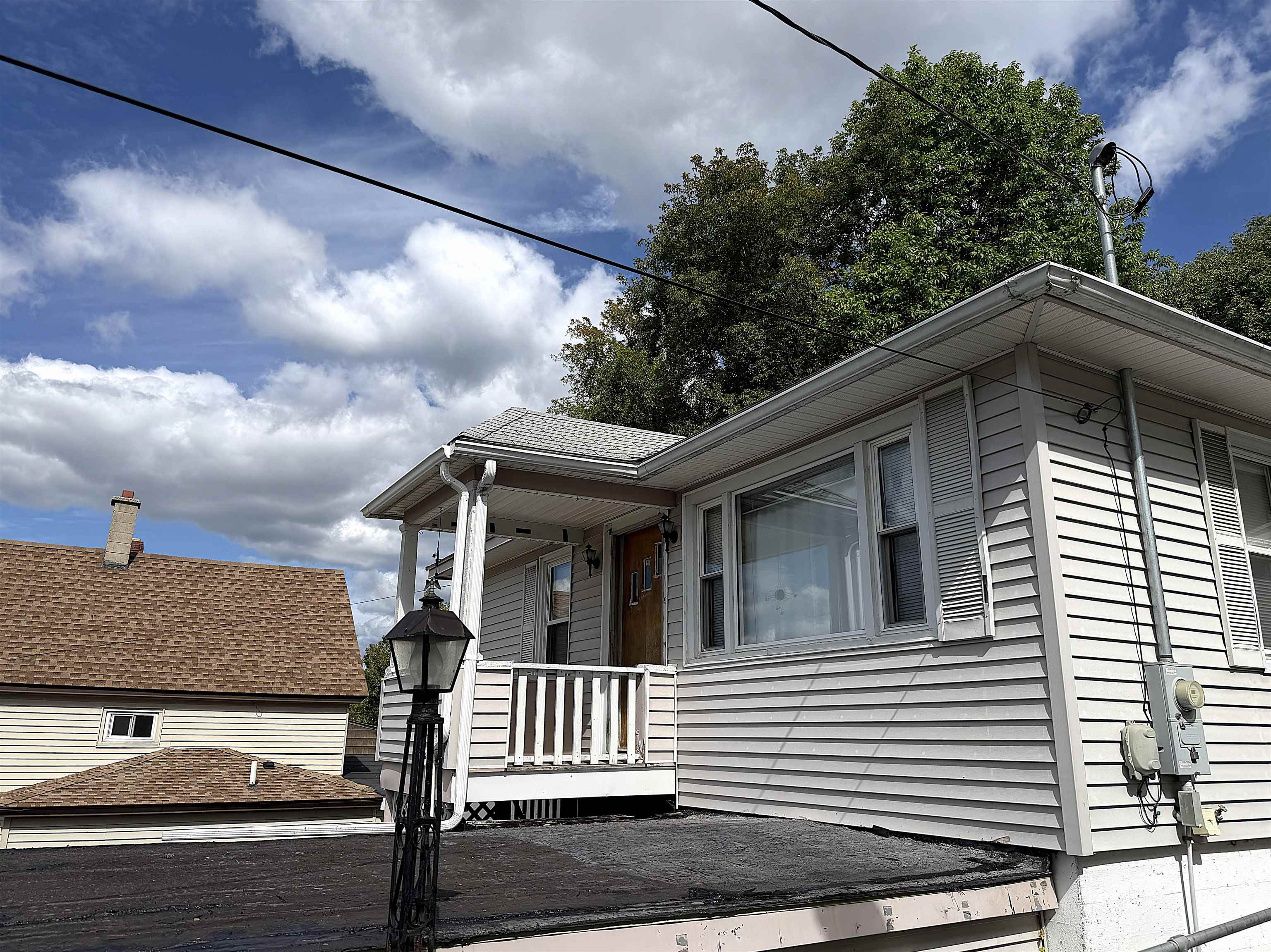 568 Rockingham Street Property Photo 1