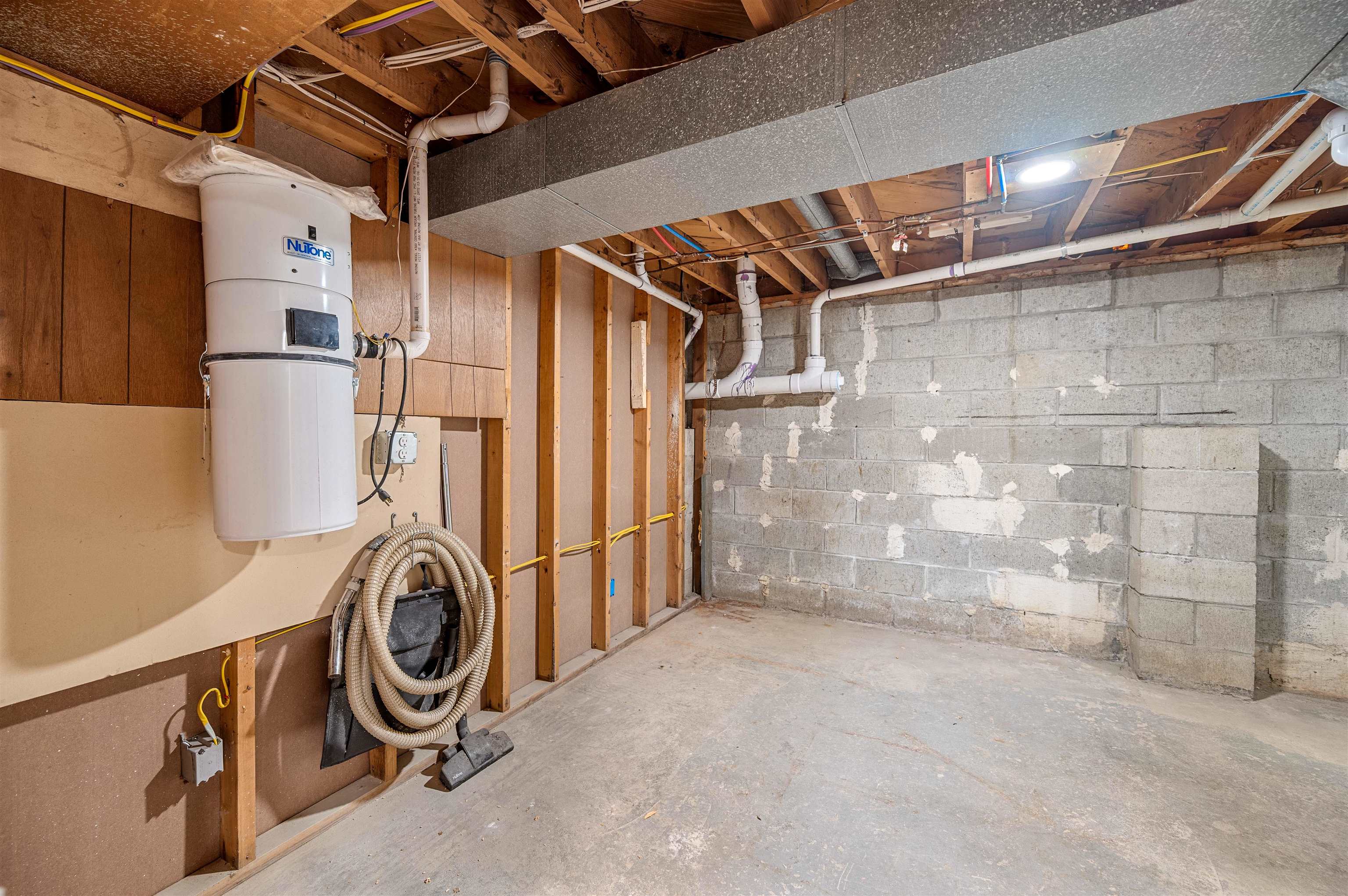 321 State Street Property Photo 40