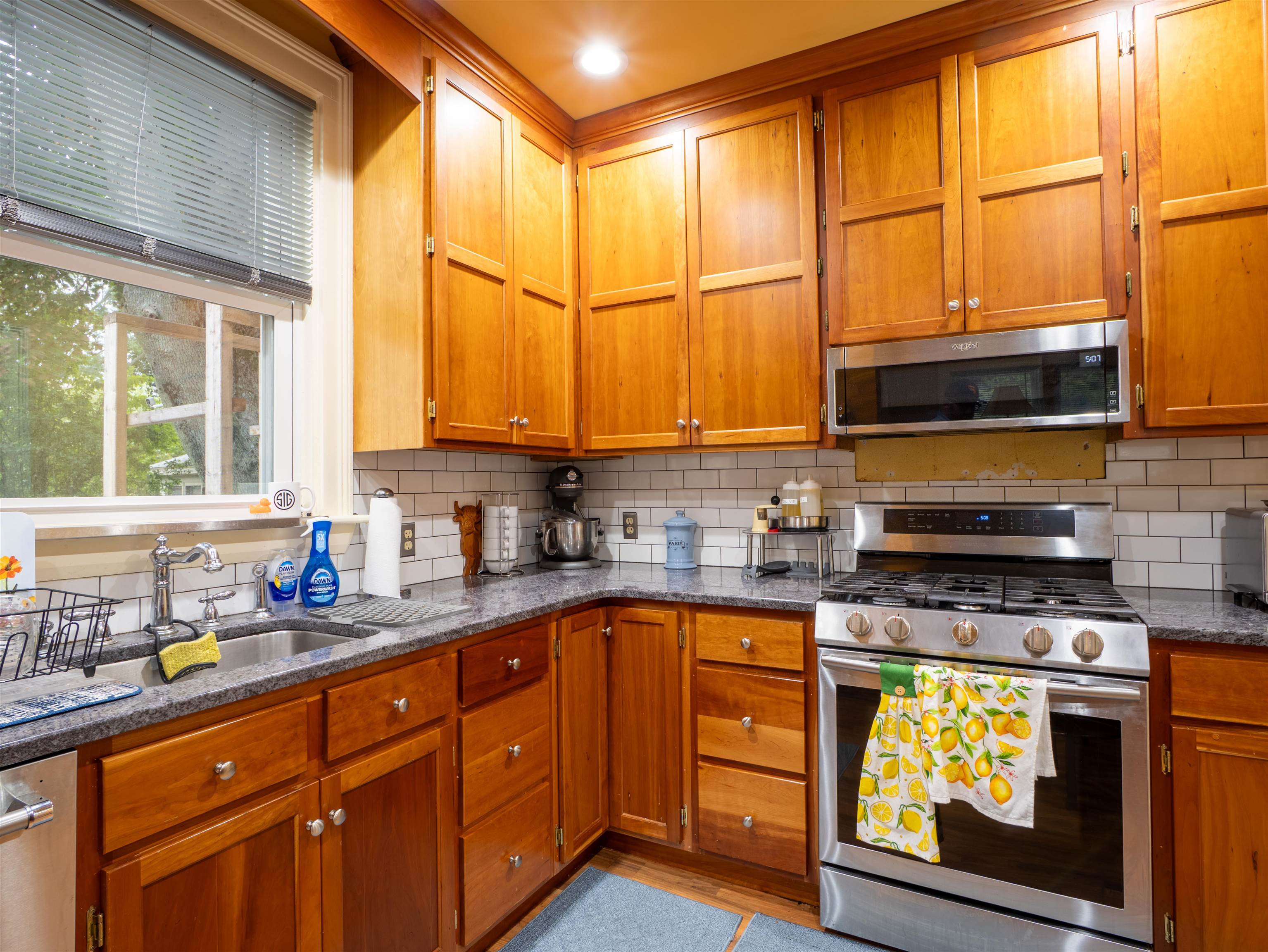 169 Lafayette Road Property Photo 7