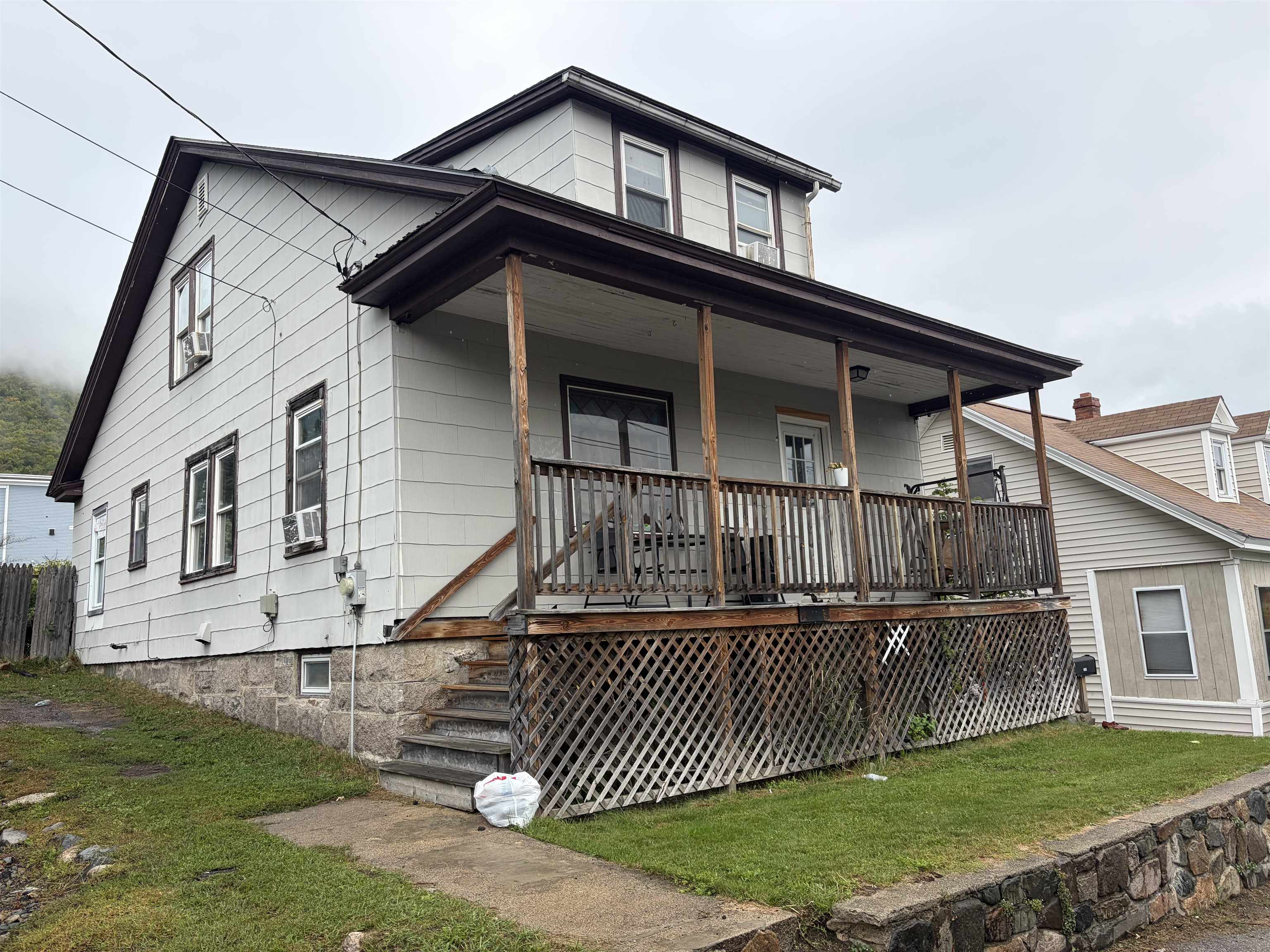 653 2nd Avenue Property Photo 1