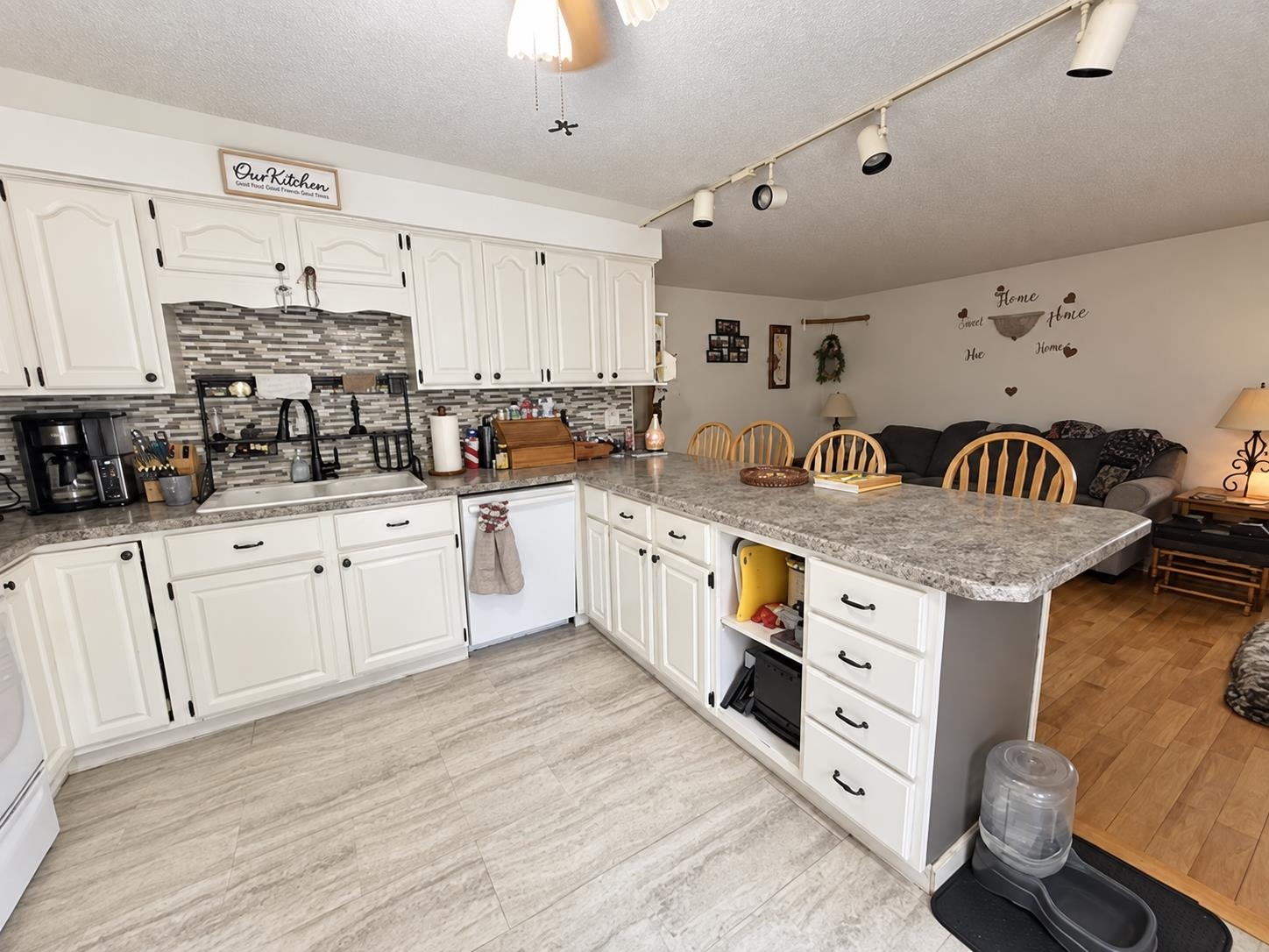 76 Wood Street Property Photo 2