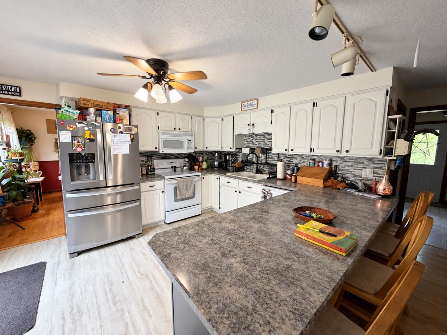 76 Wood Street Property Photo 4