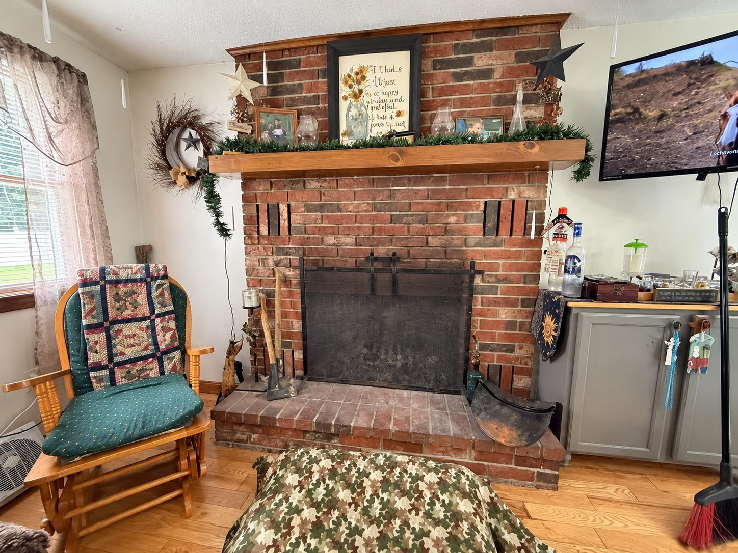 76 Wood Street Property Photo 5