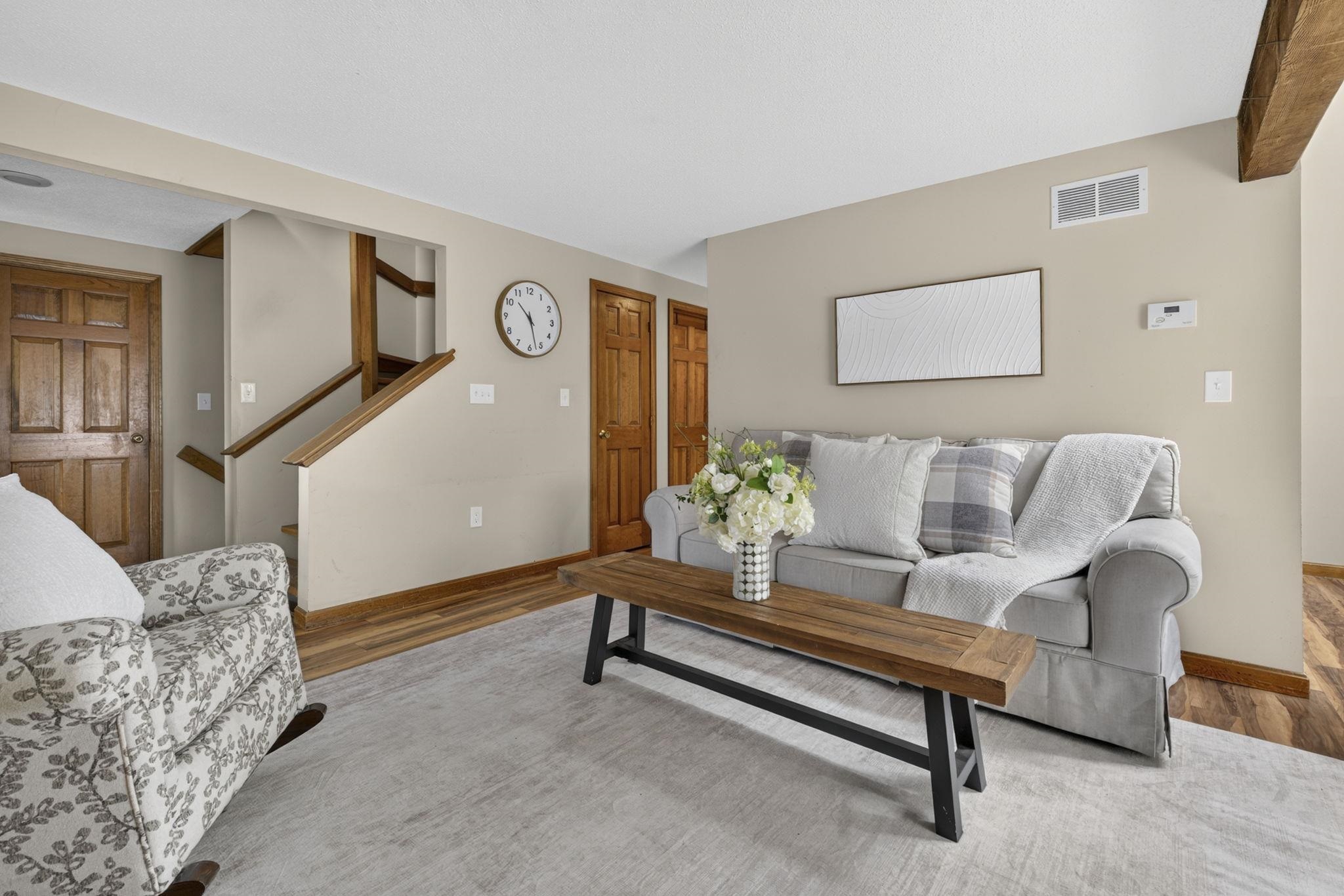 61 Stacey Circle Property Photo 6