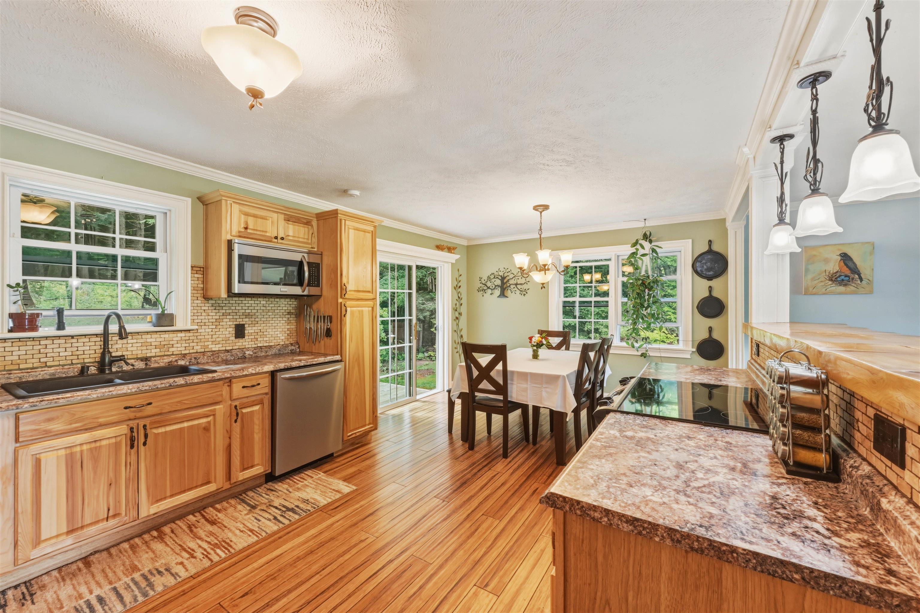 1190 Huntington Road Property Photo 3