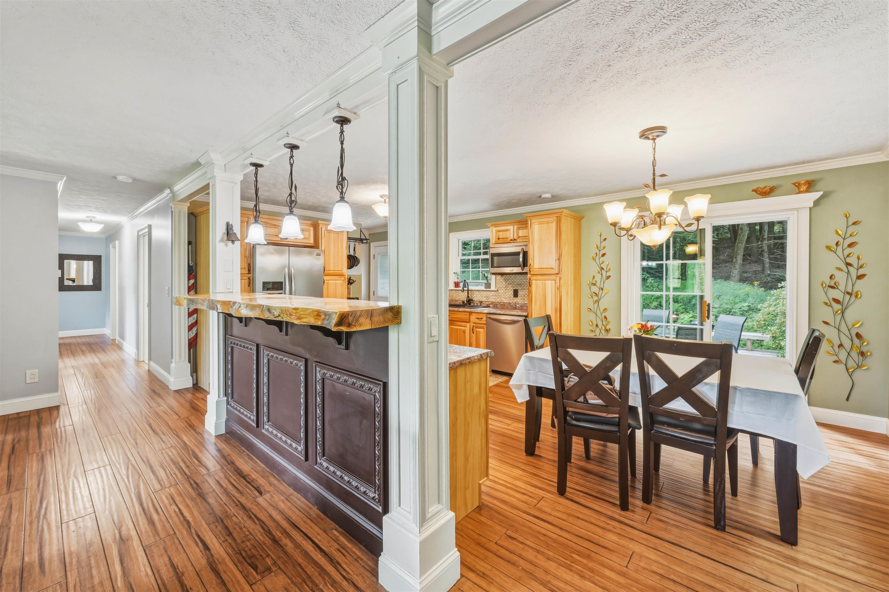 1190 Huntington Road Property Photo 4