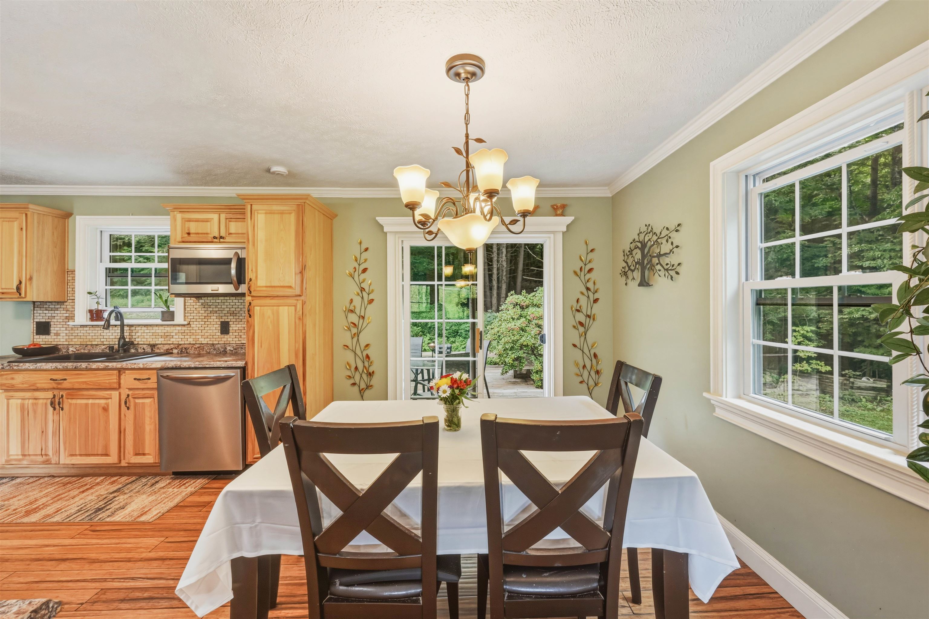 1190 Huntington Road Property Photo 7