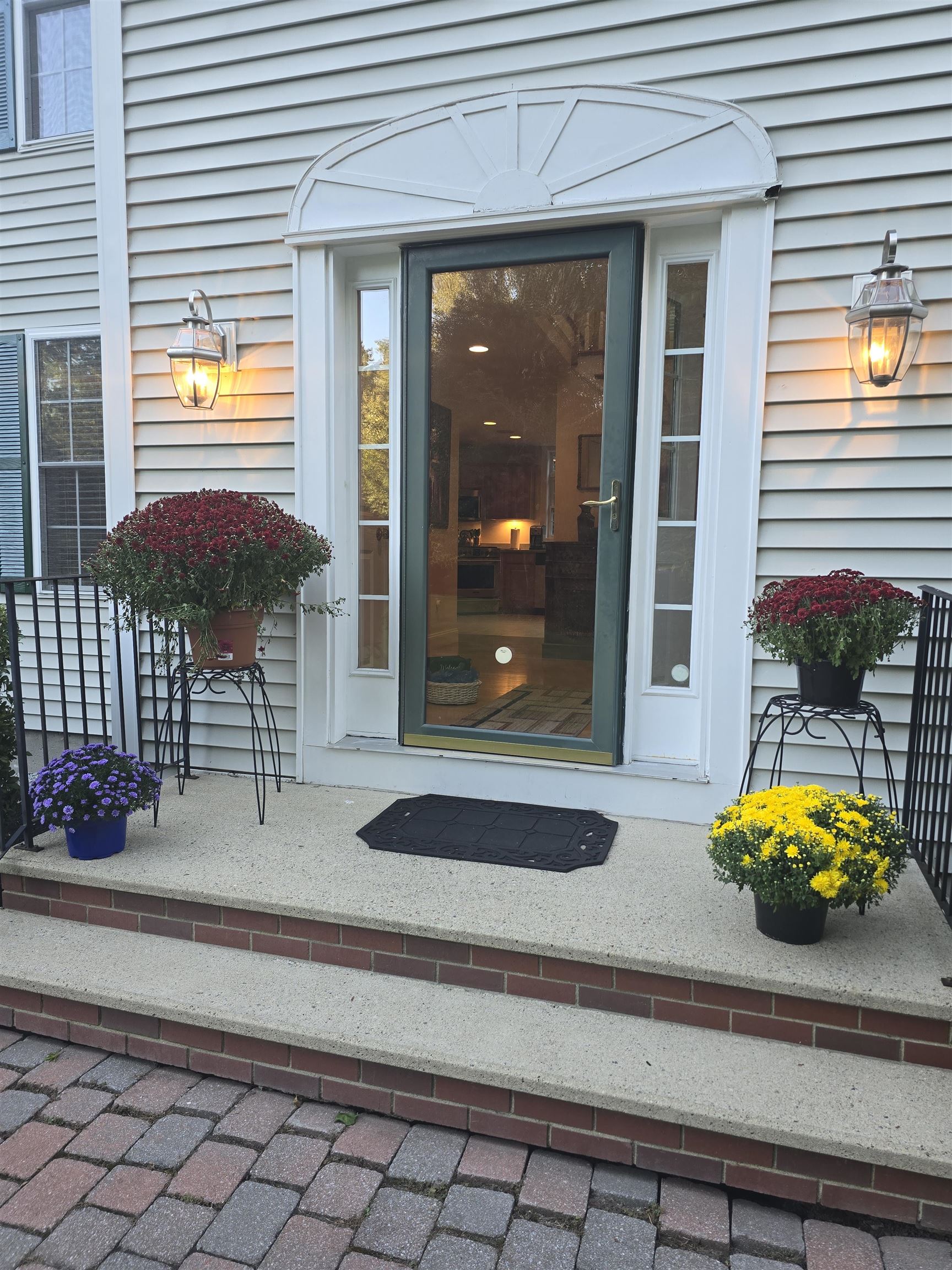 1049 Bridge Street Property Photo 5