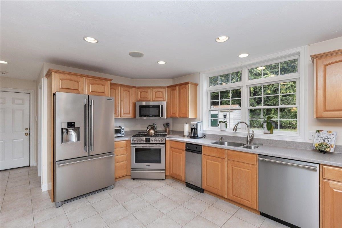 1049 Bridge Street Property Photo 16