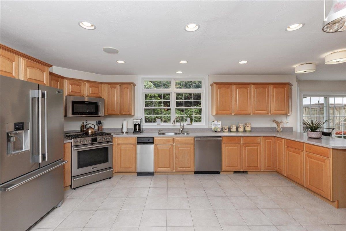 1049 Bridge Street Property Photo 18