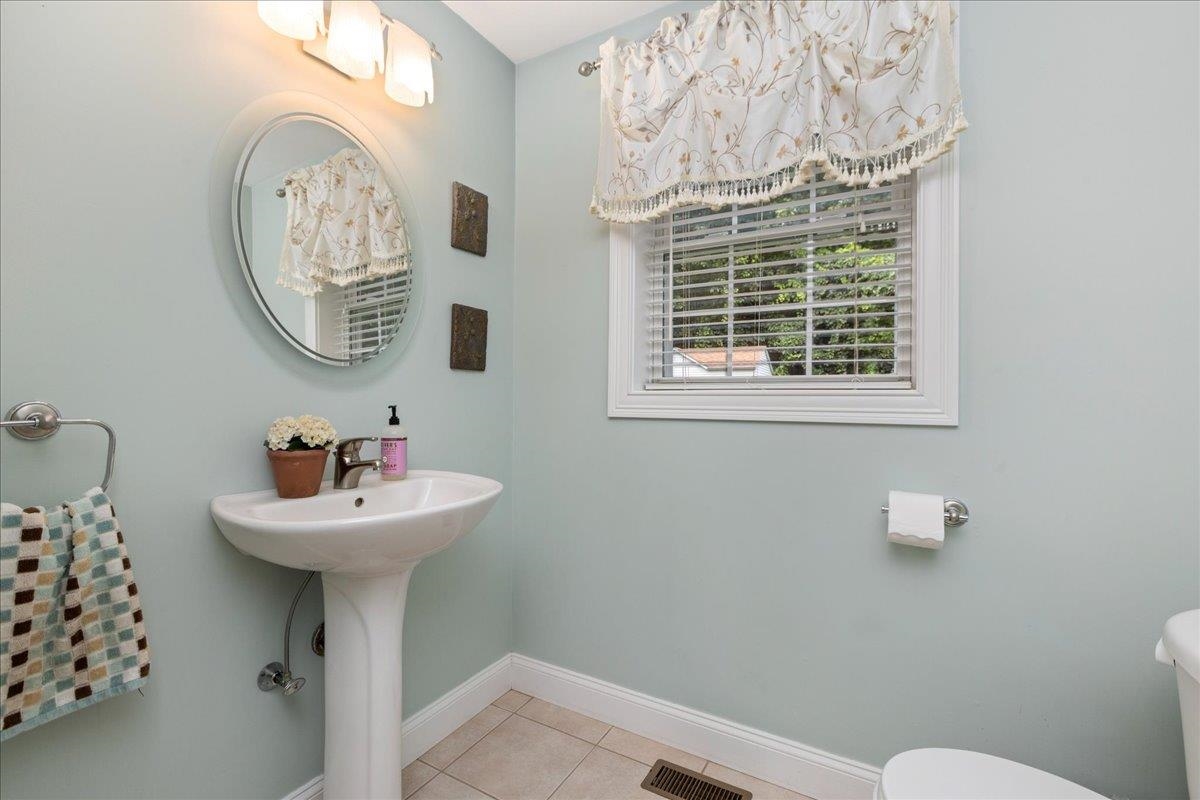 1049 Bridge Street Property Photo 19