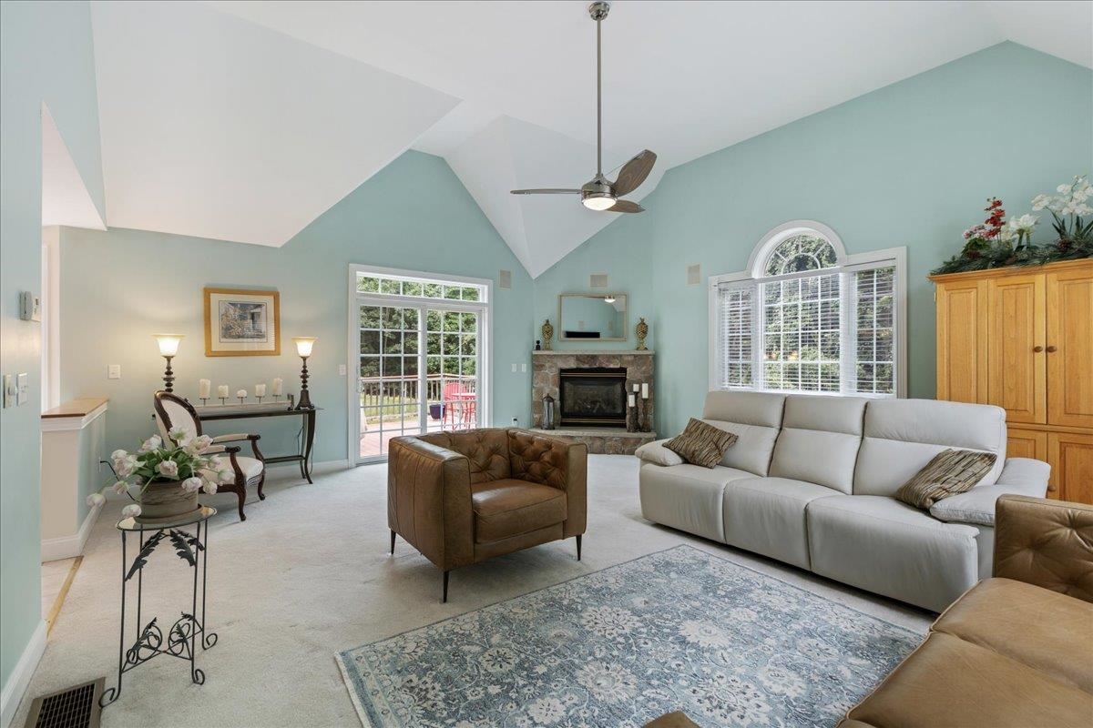 1049 Bridge Street Property Photo 20