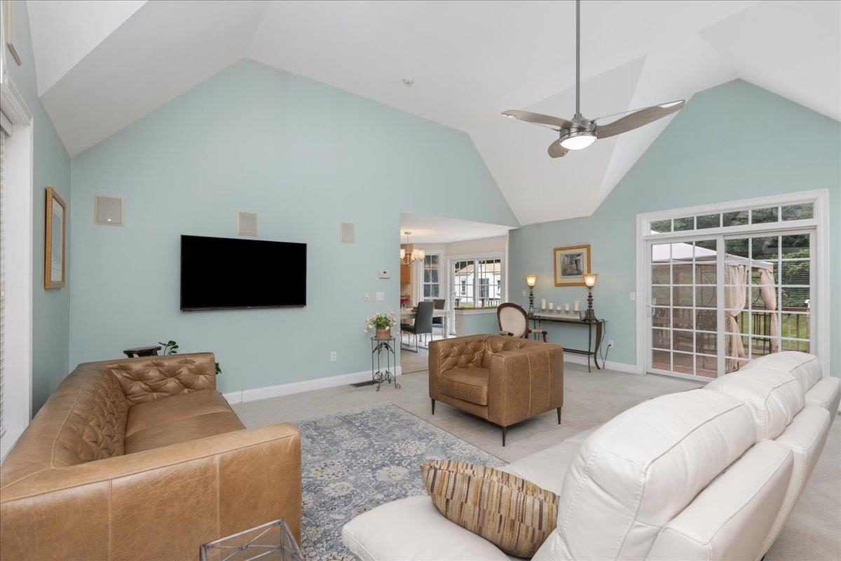 1049 Bridge Street Property Photo 21