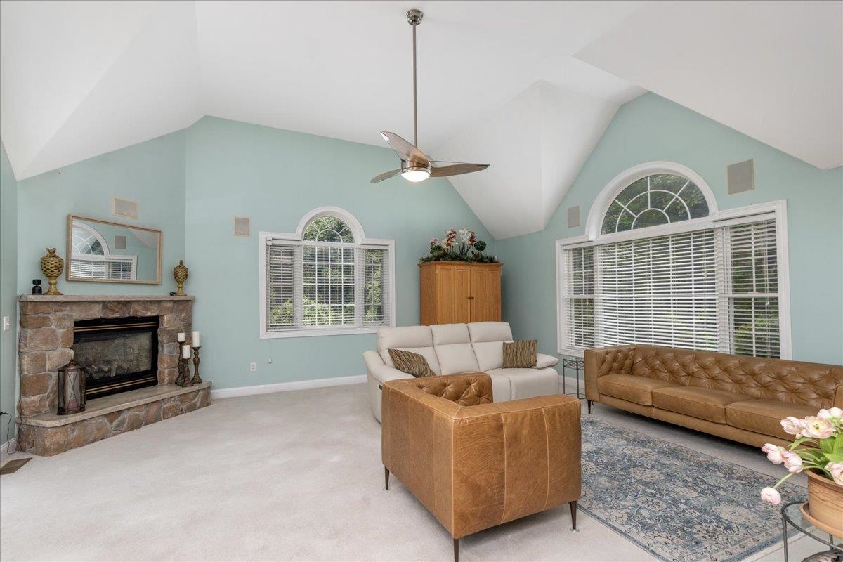 1049 Bridge Street Property Photo 22
