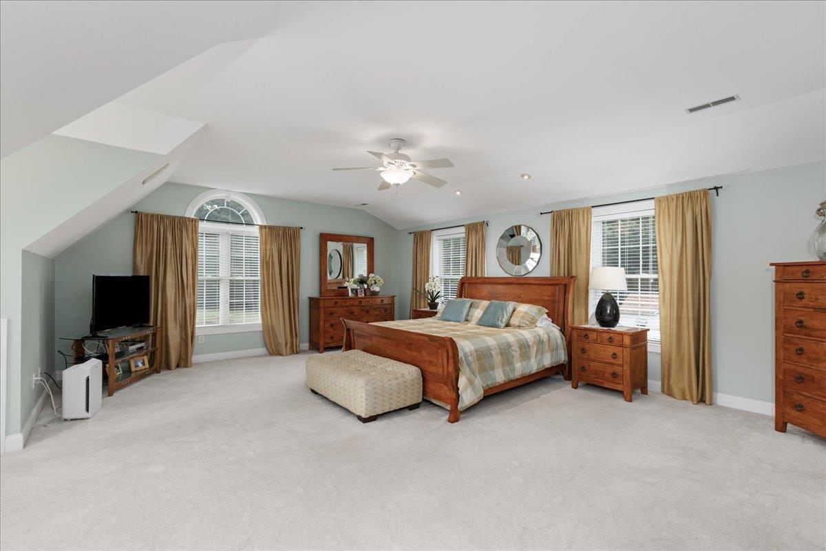 1049 Bridge Street Property Photo 24