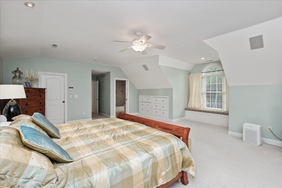 1049 Bridge Street Property Photo 25