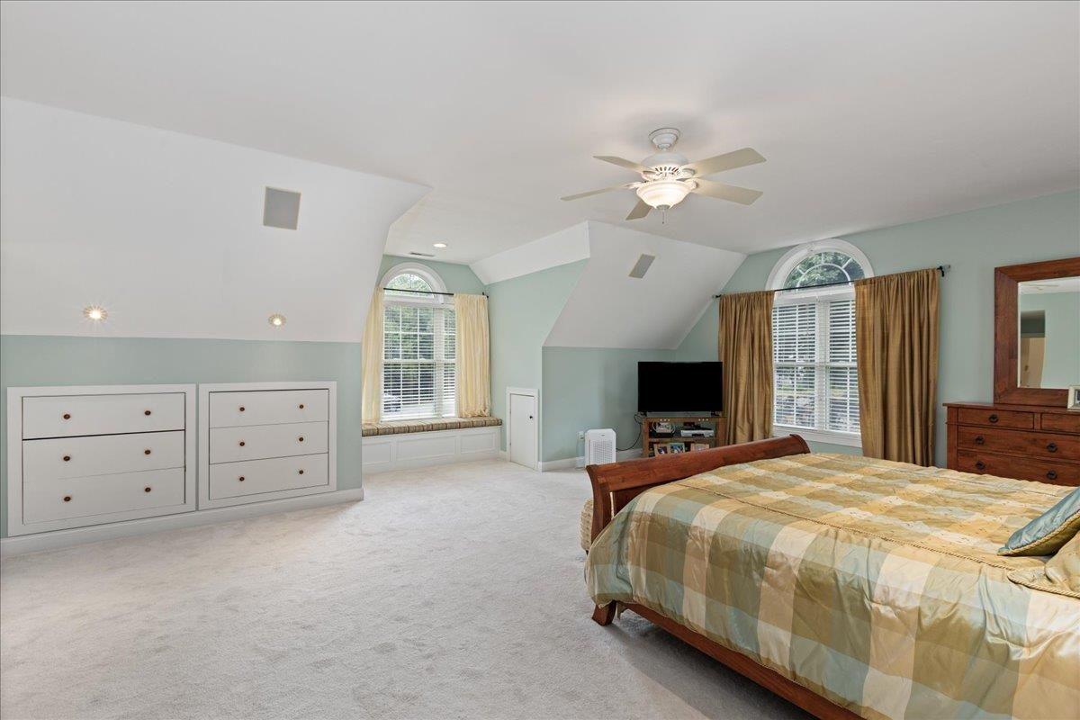1049 Bridge Street Property Photo 26