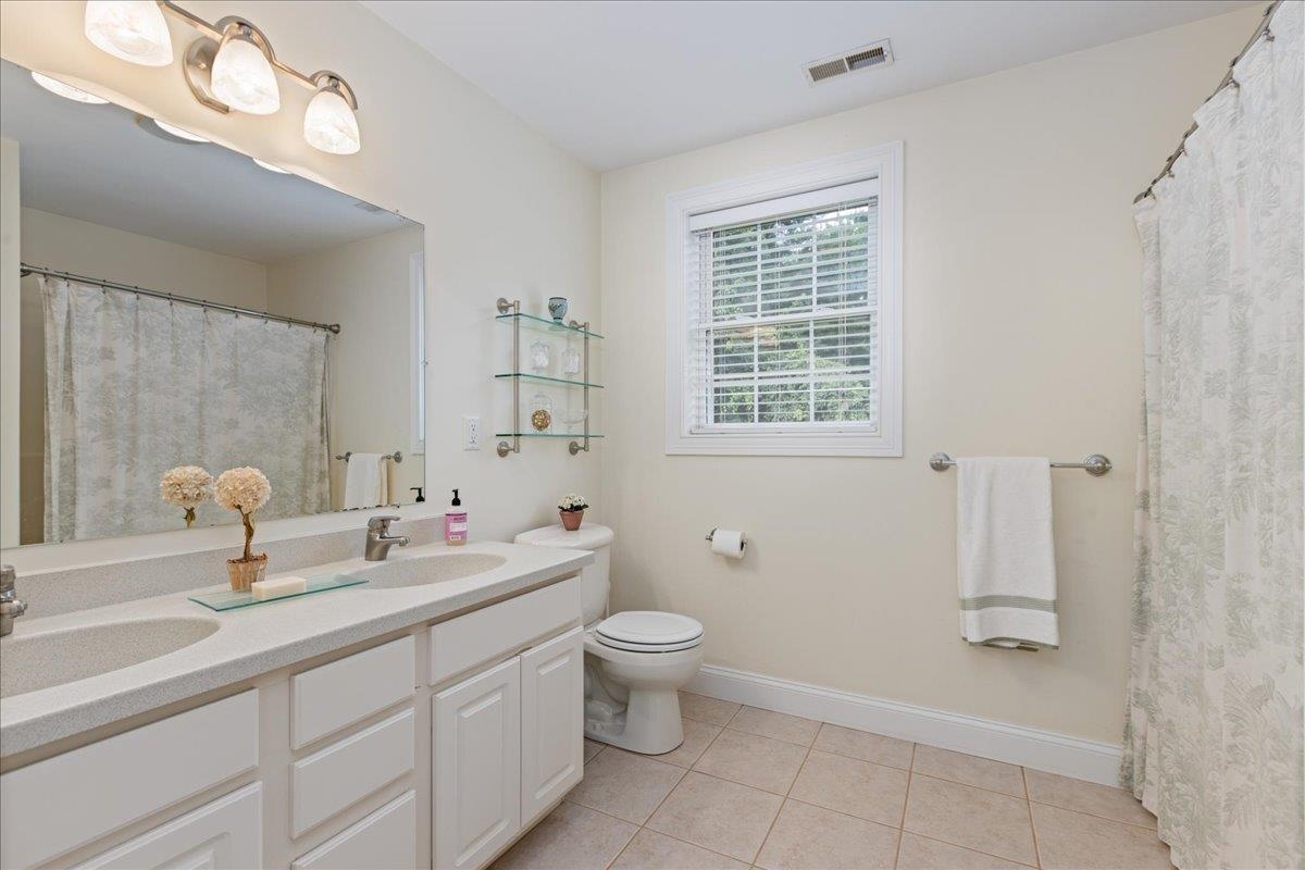 1049 Bridge Street Property Photo 33