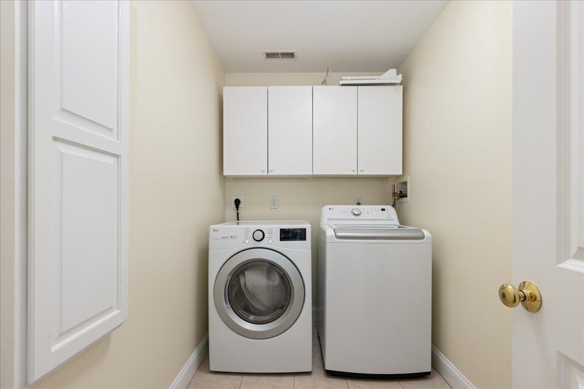 1049 Bridge Street Property Photo 34