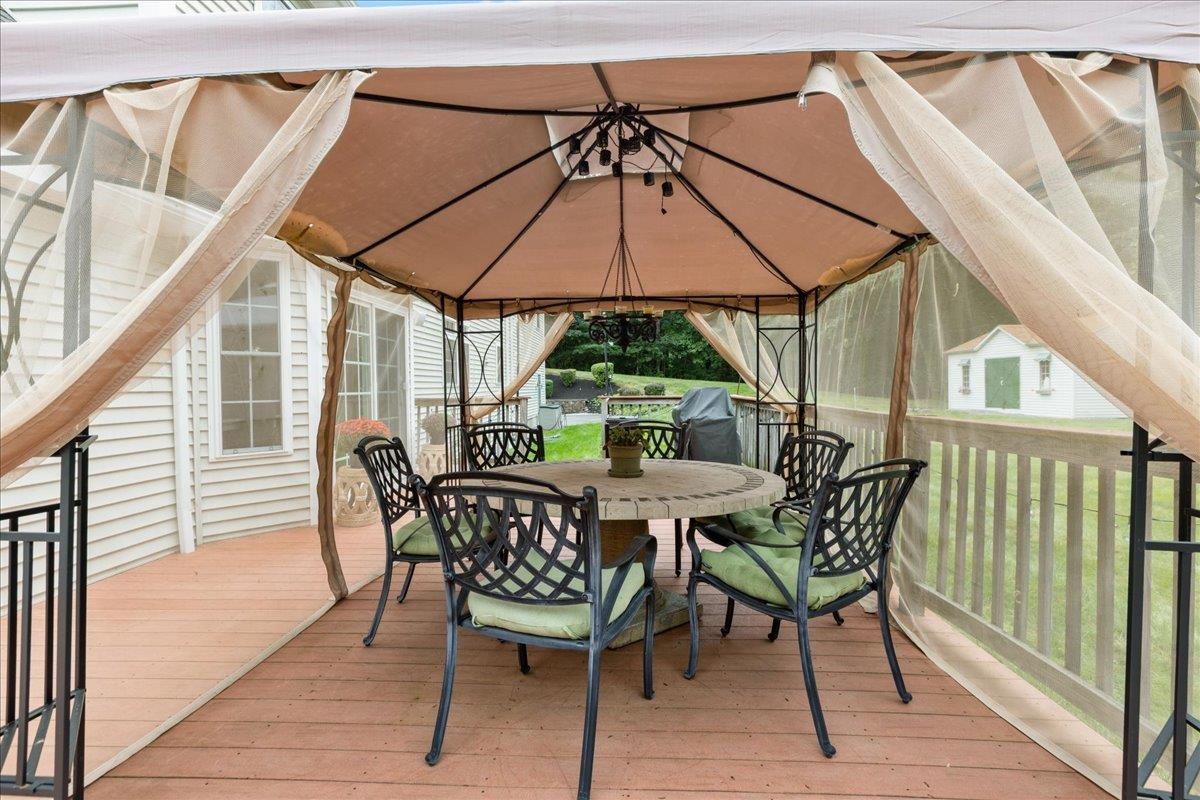 1049 Bridge Street Property Photo 47