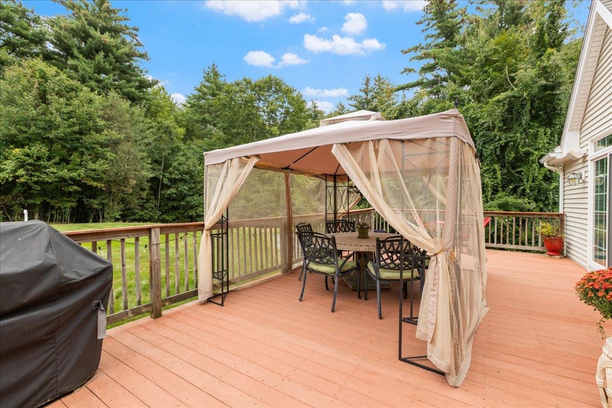 1049 Bridge Street Property Photo 48