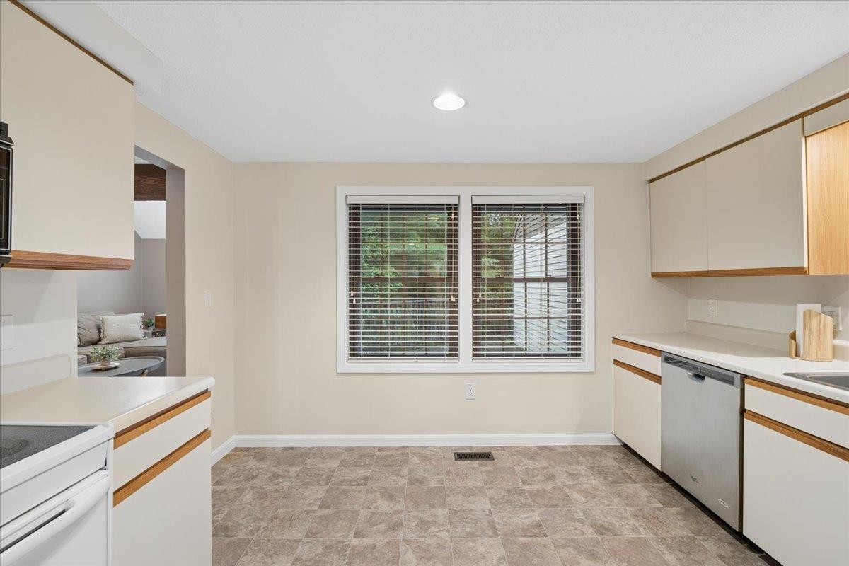 62 Stacey Circle Property Photo 11
