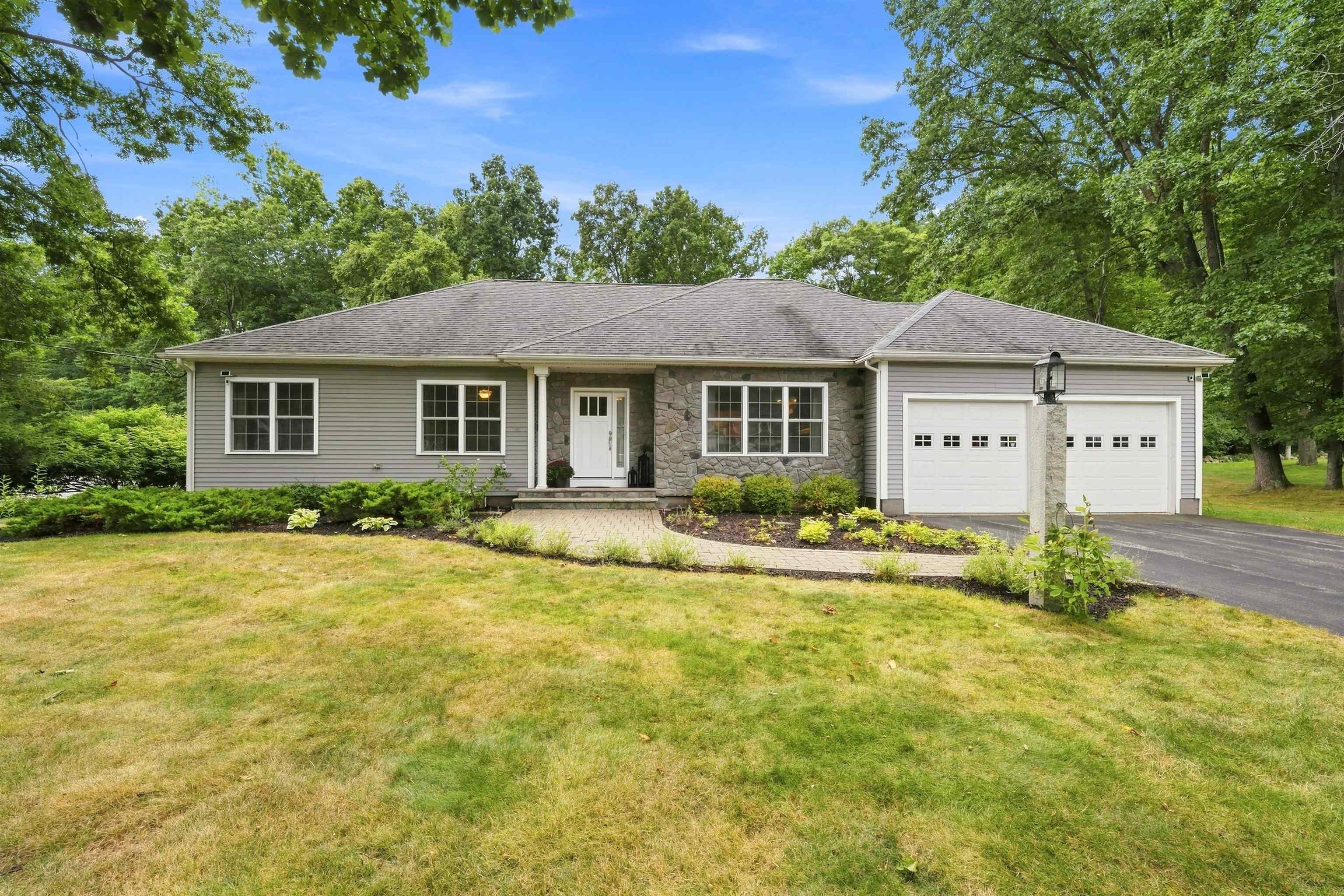 8 Rolling Ridge Road Property Photo 1