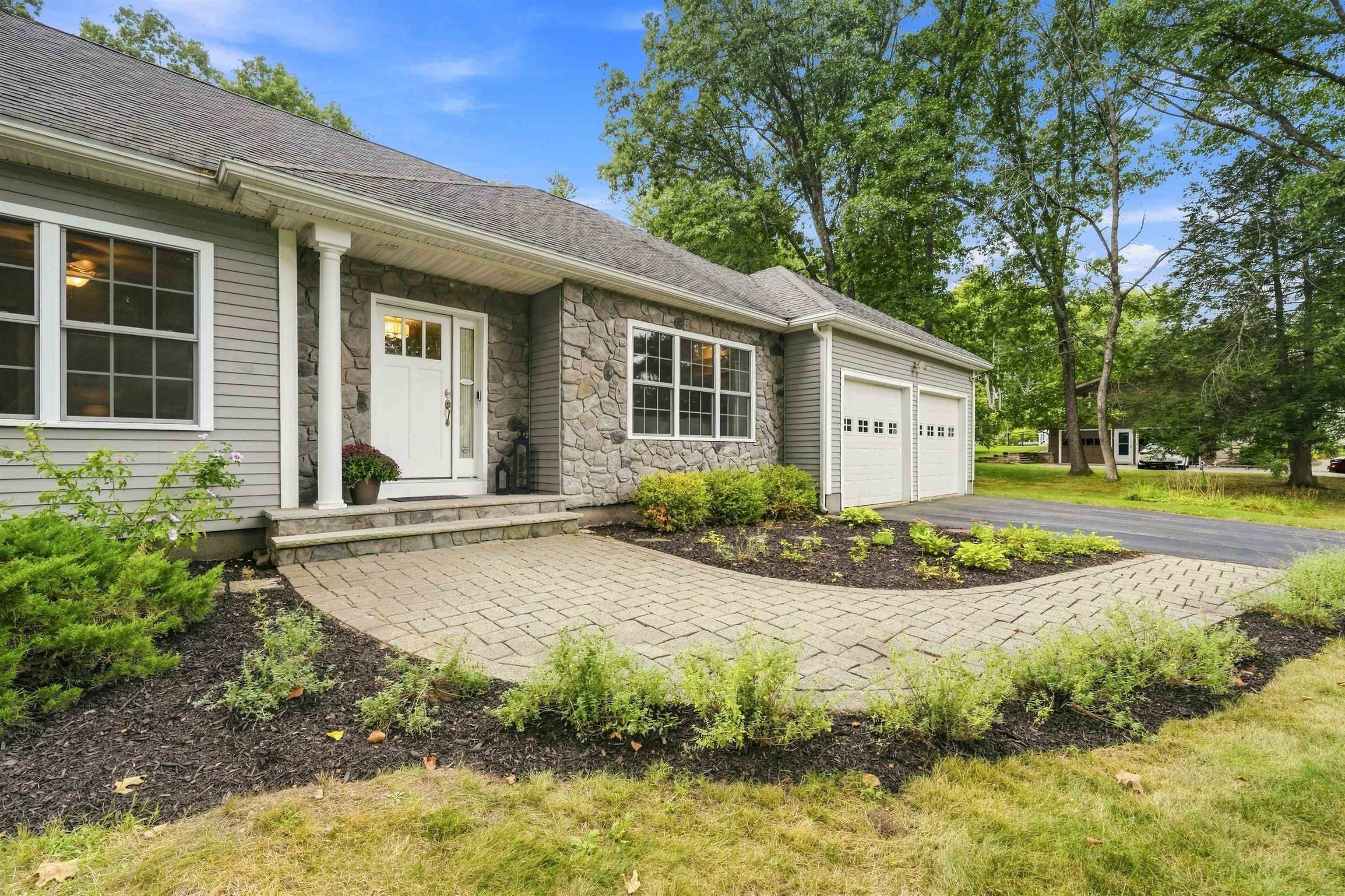 8 Rolling Ridge Road Property Photo 2