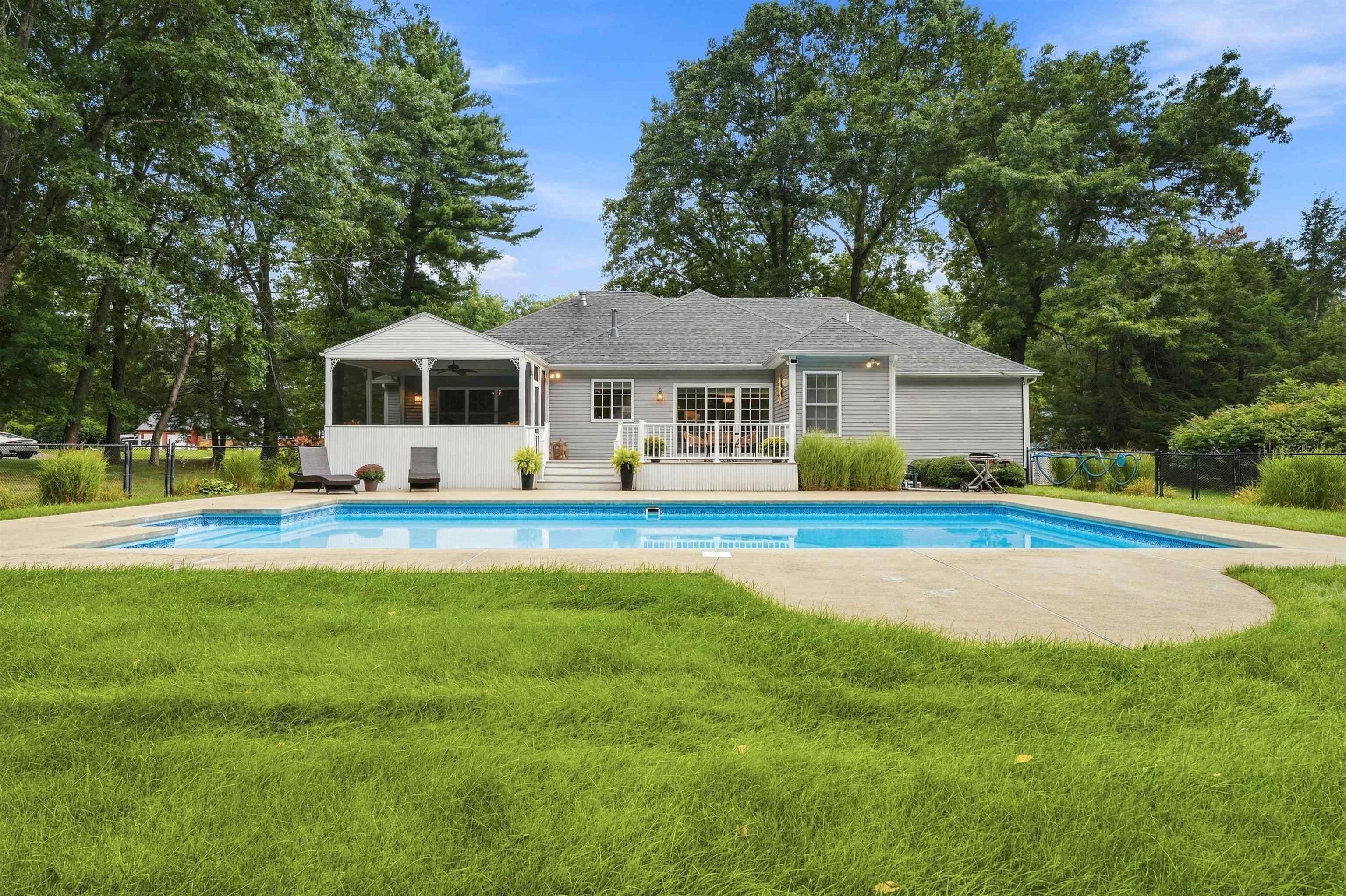 8 Rolling Ridge Road Property Photo 3