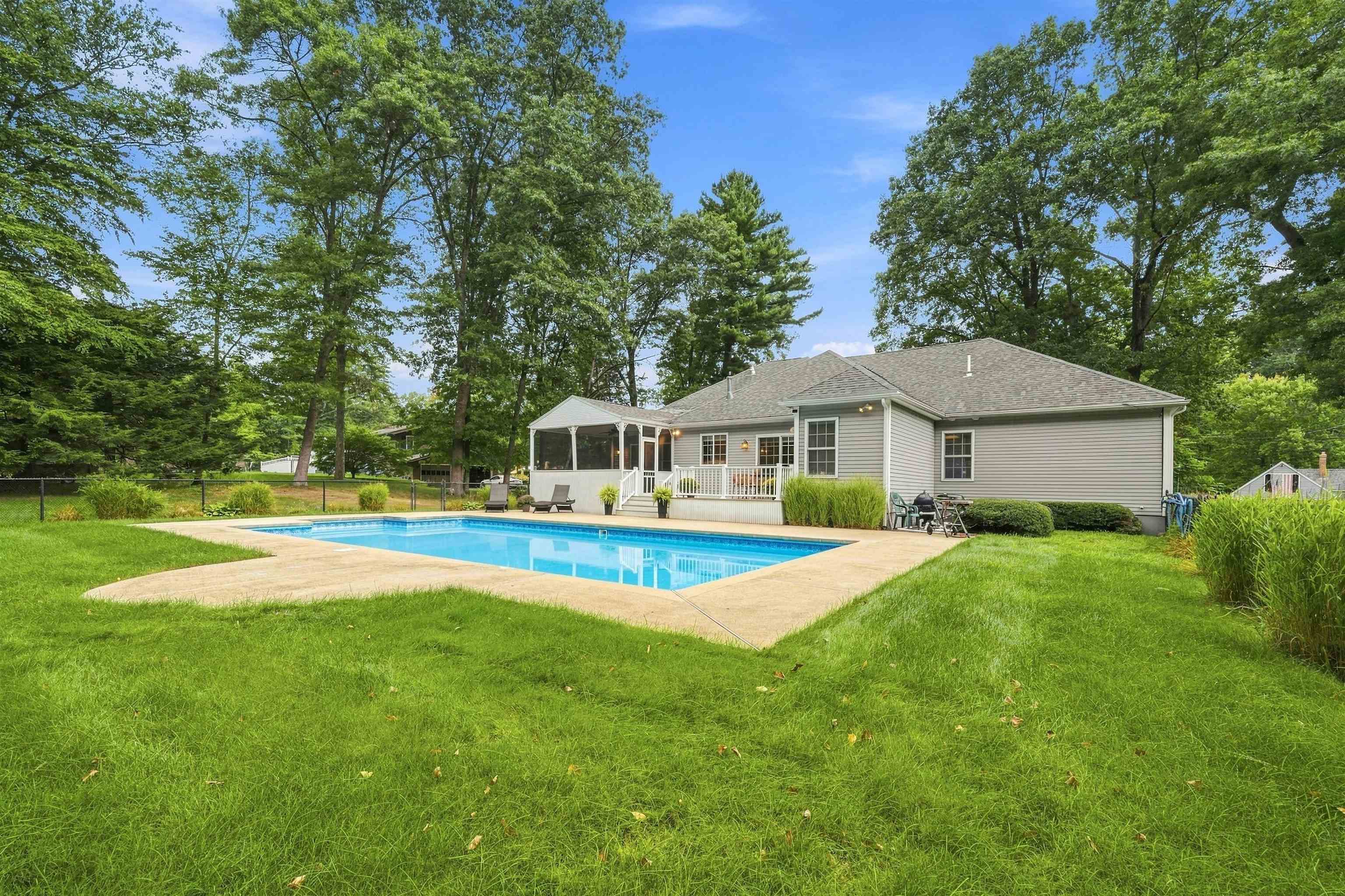 8 Rolling Ridge Road Property Photo 4