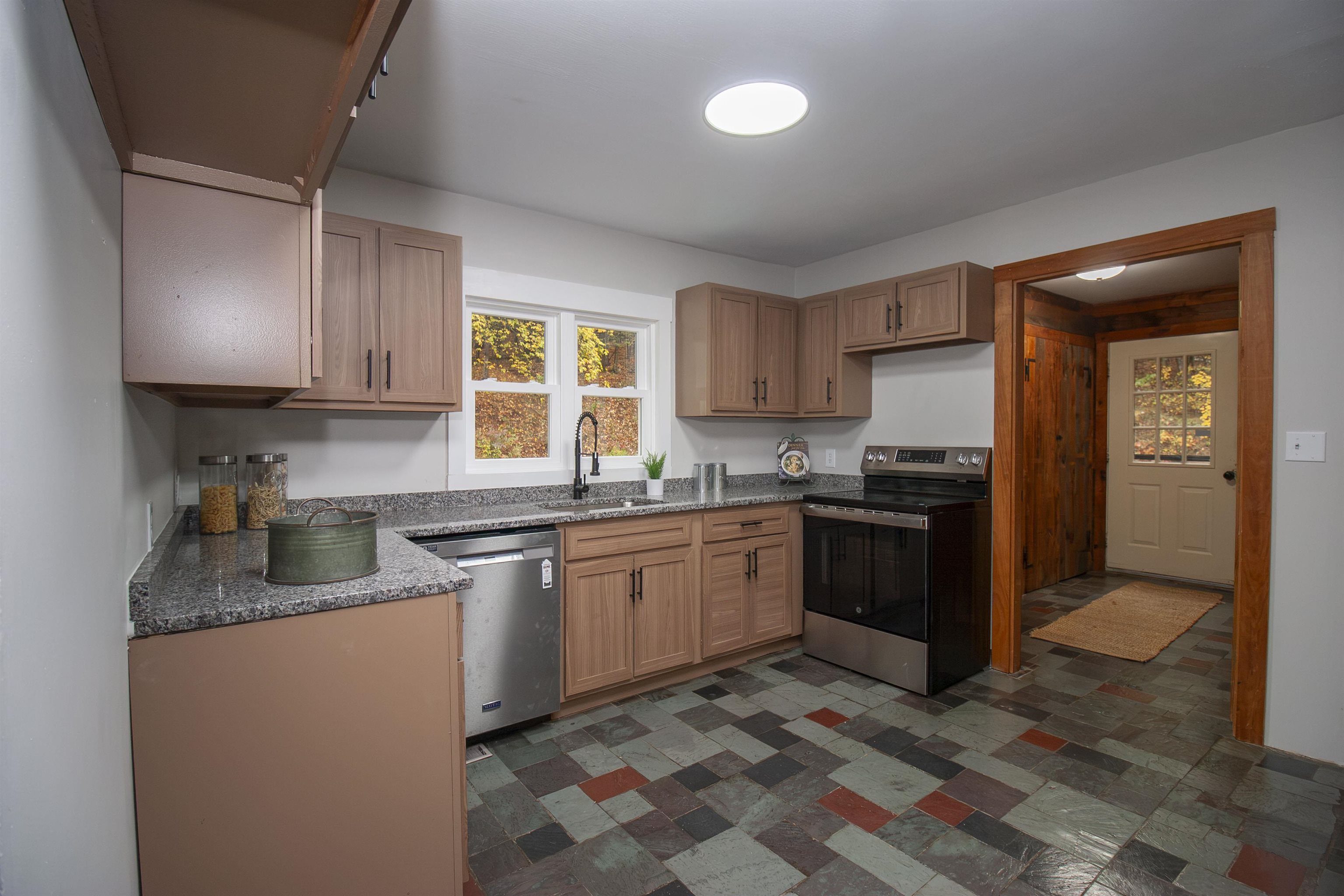 212 Colburn Road Property Photo 16