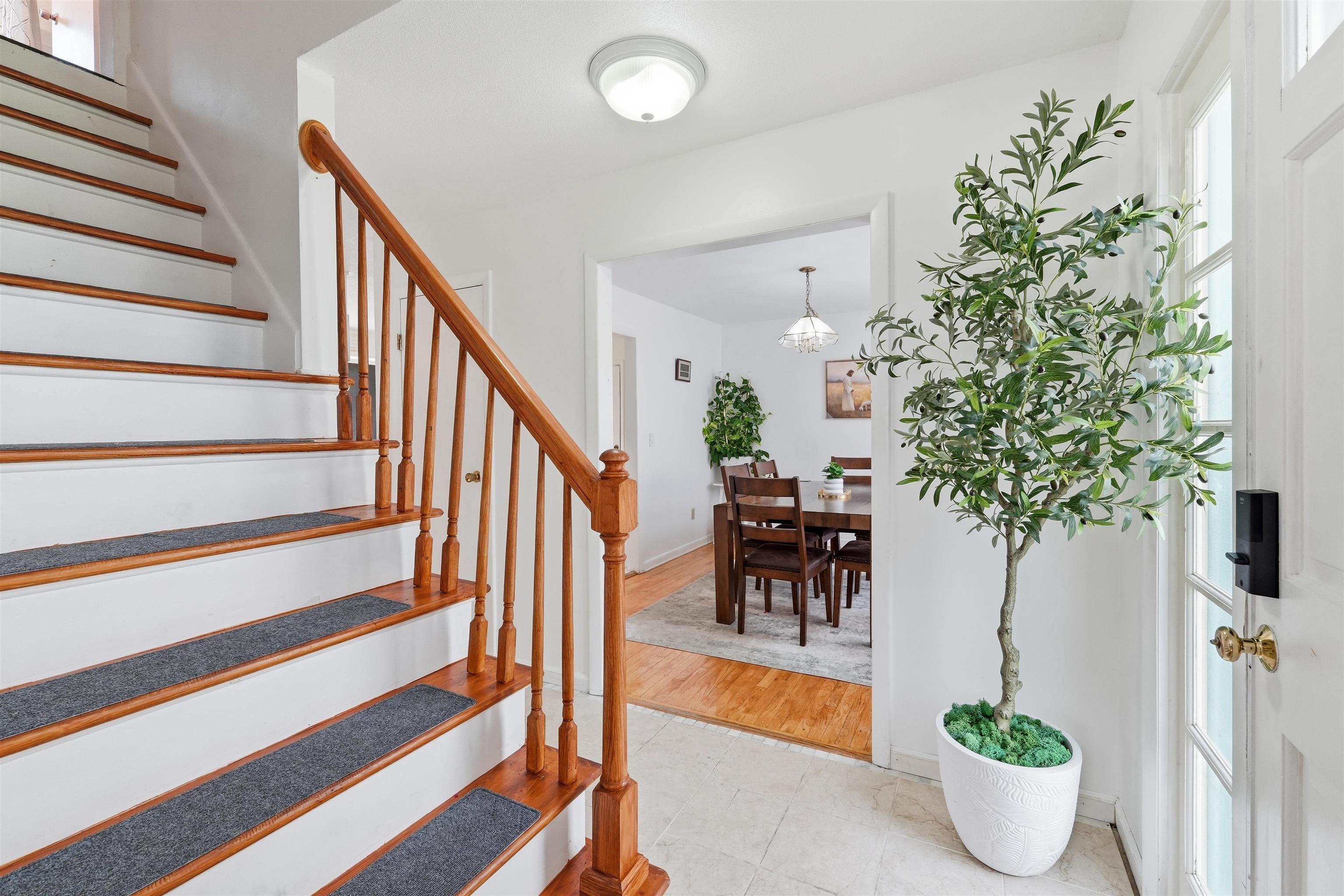 890 Essex Road Property Photo 3
