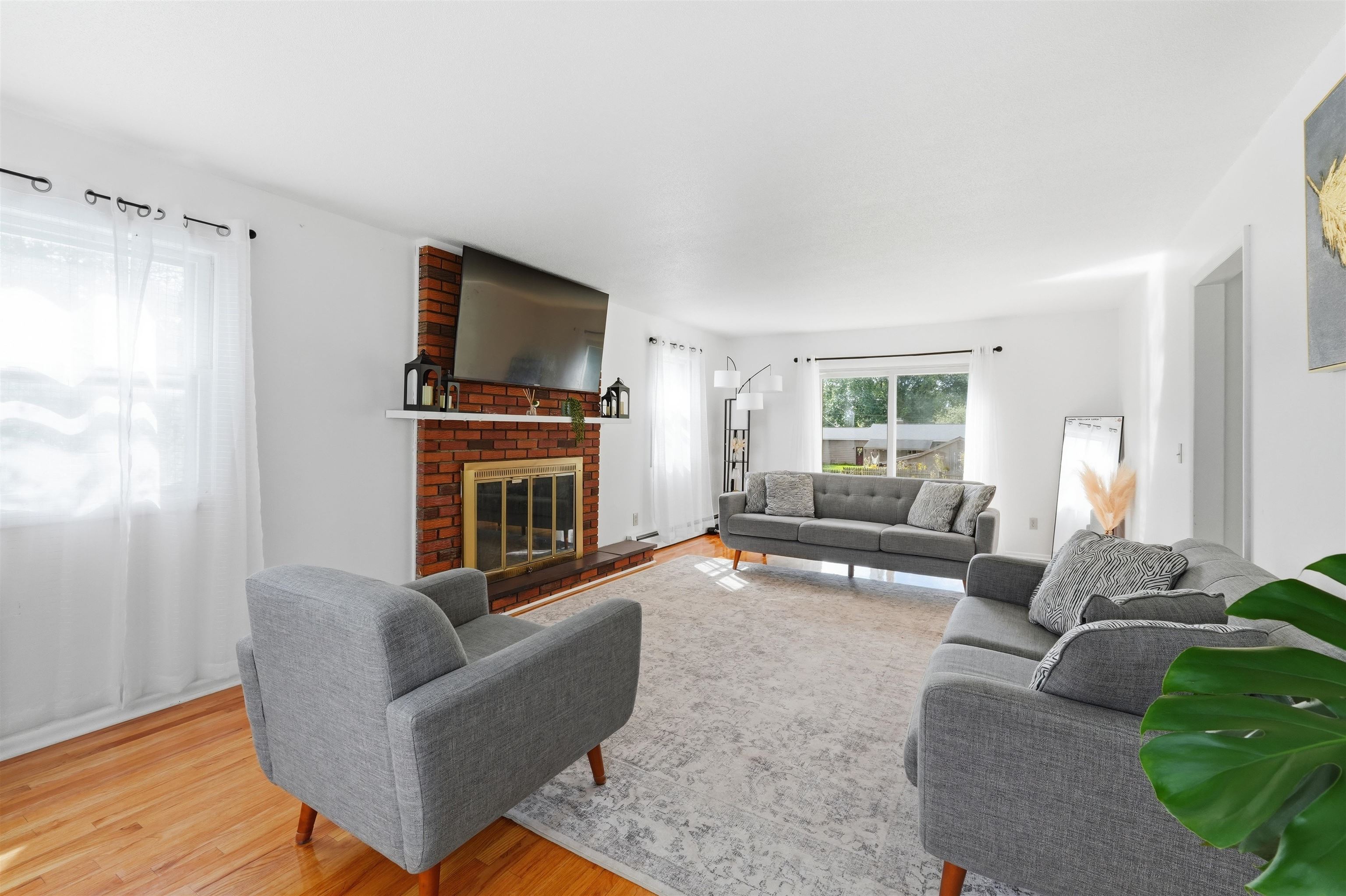 890 Essex Road Property Photo 4
