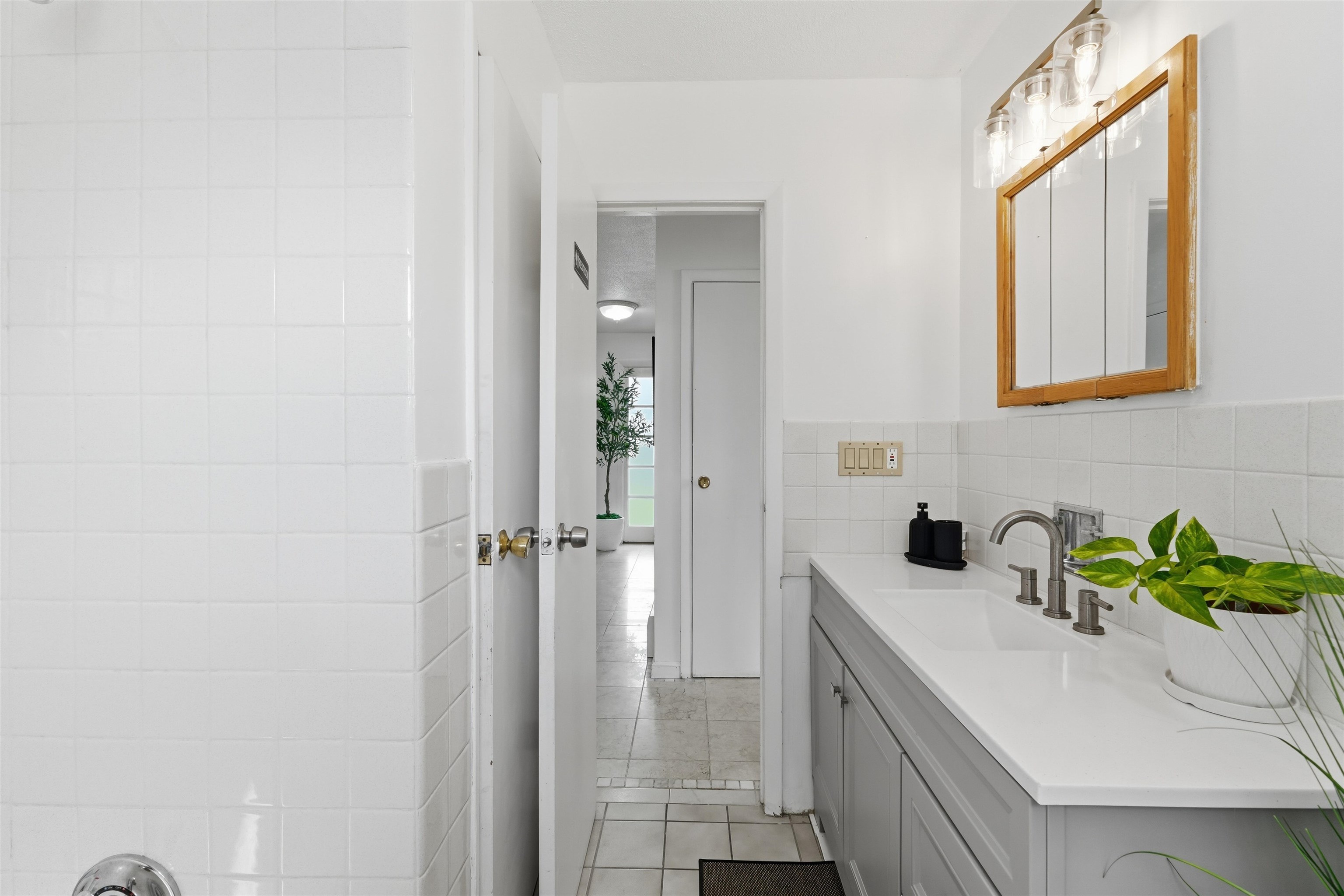 890 Essex Road Property Photo 14