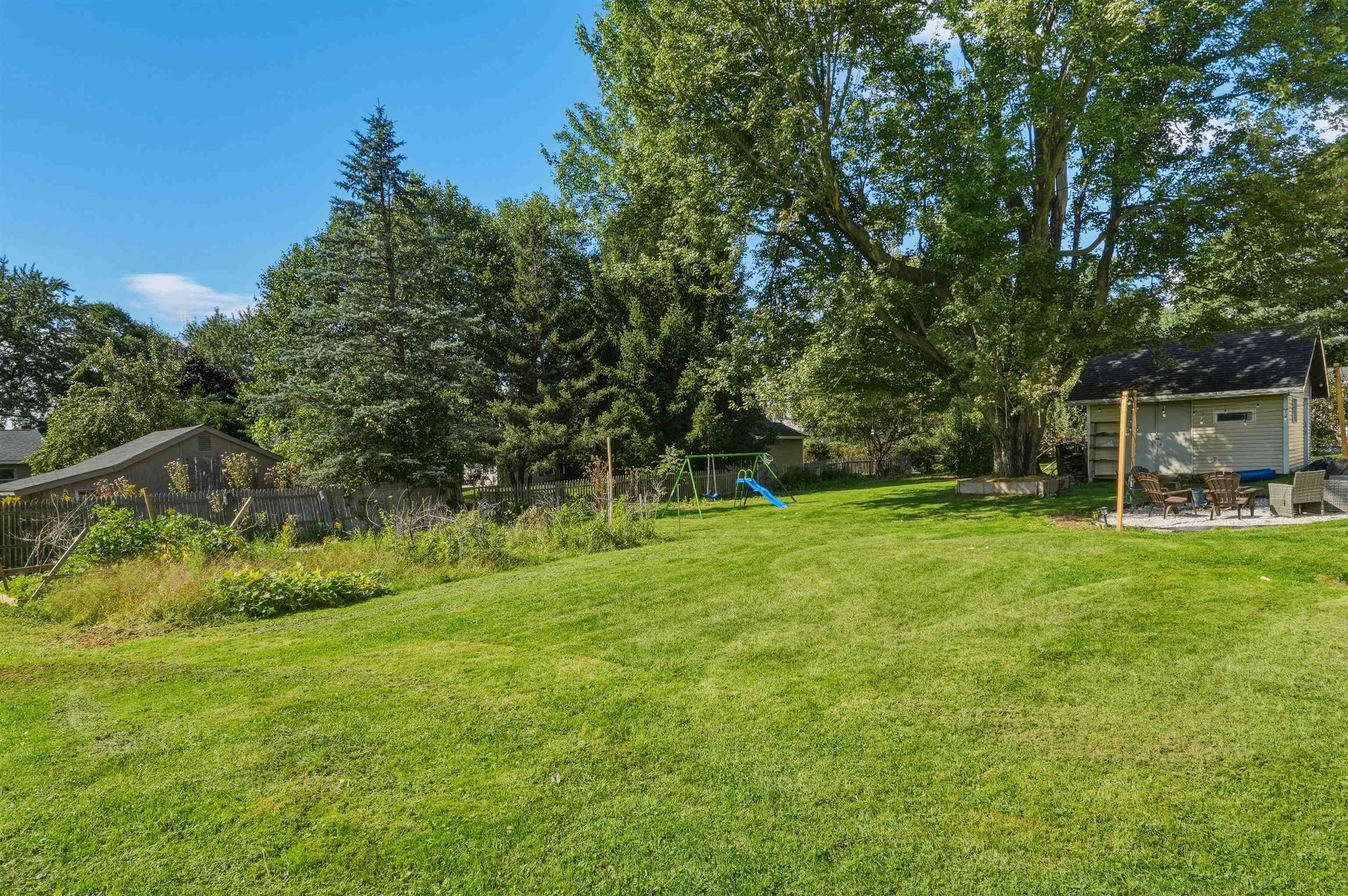 890 Essex Road Property Photo 43