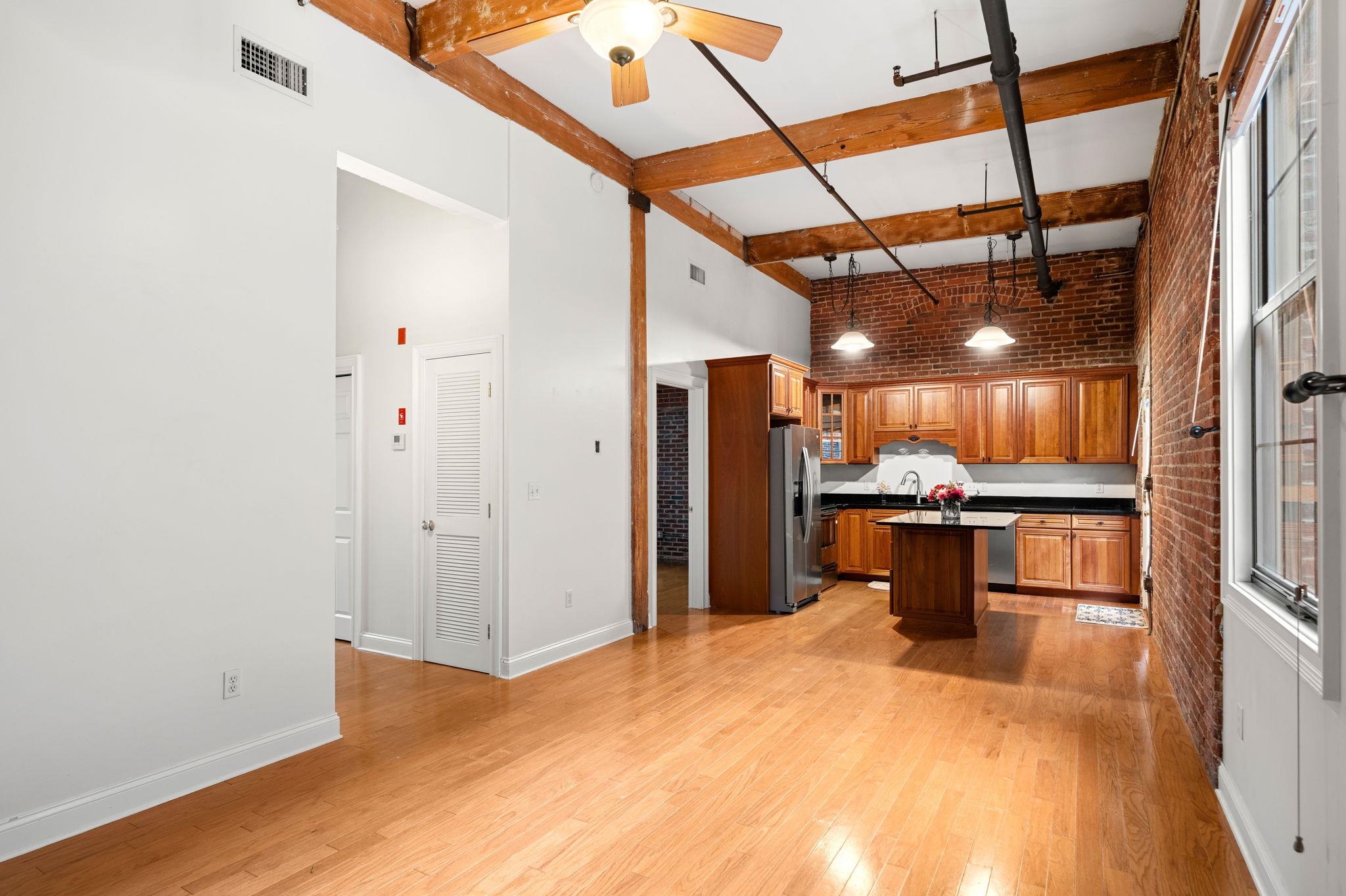 871 Islington Street Property Photo 8