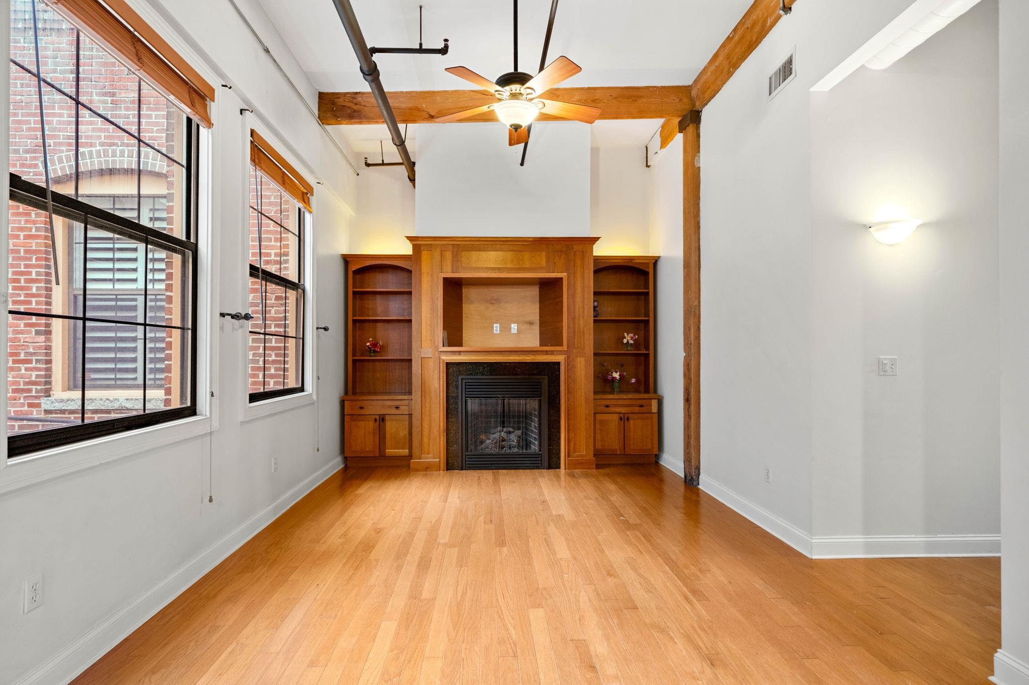 871 Islington Street Property Photo 14